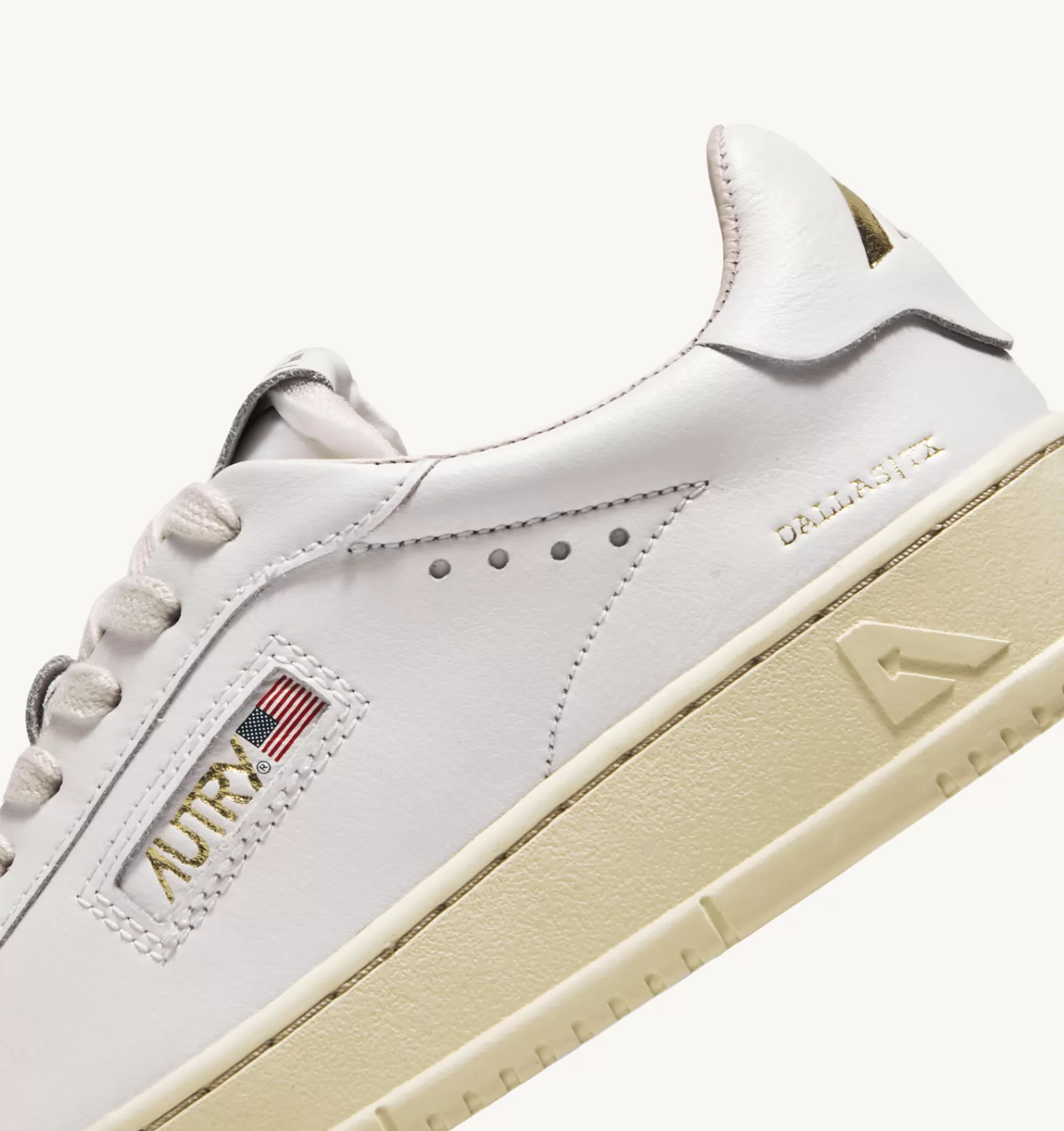 Frauen AUTRY Sneakers Dallas Low Aus Leder Und Foil-Print In Weiss Und Platin