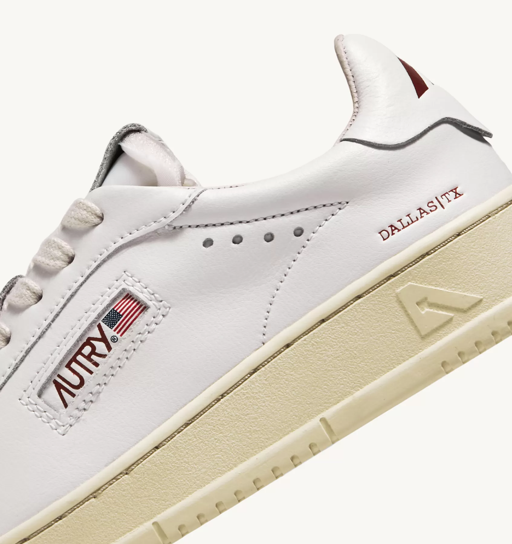 Frauen AUTRY Sneakers Dallas Low Aus Leder Und Foil-Print In Weiss Und Rot