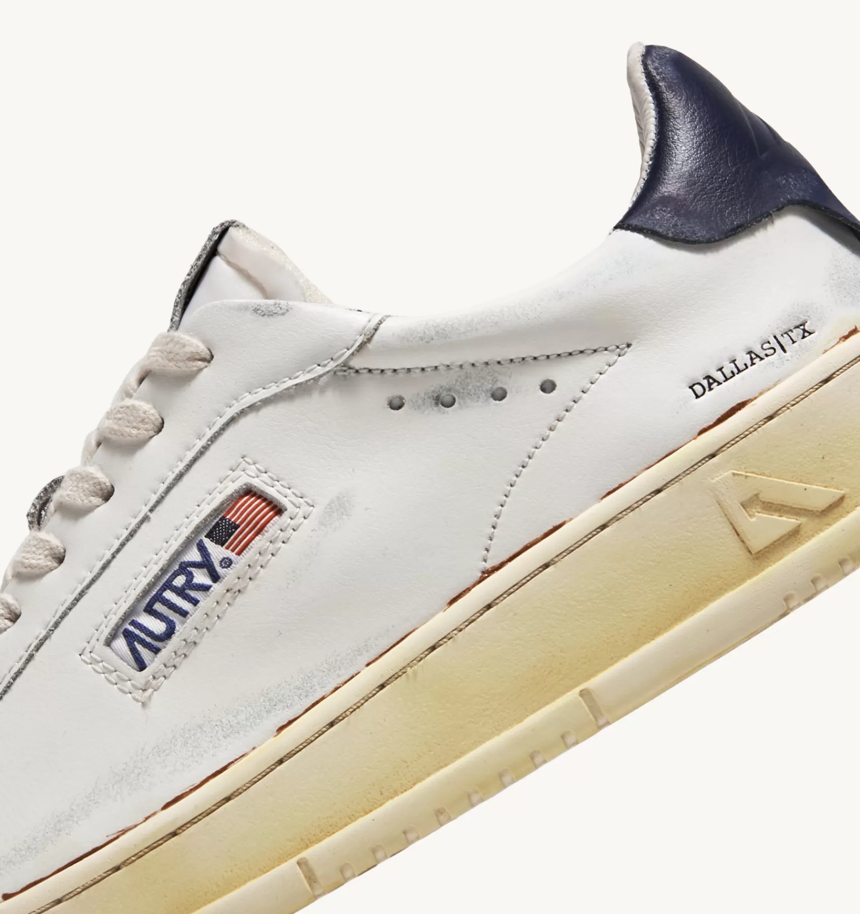 Männer AUTRY Sneakers Dallas Low Super Vintage Aus Leder In Weiss Blau