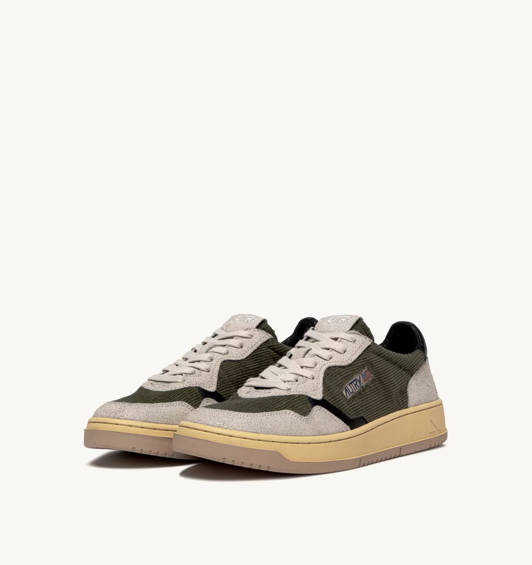 Männer AUTRY Sneakers Medalist Low Aus Kord In Grun Und Leder In Weiss
