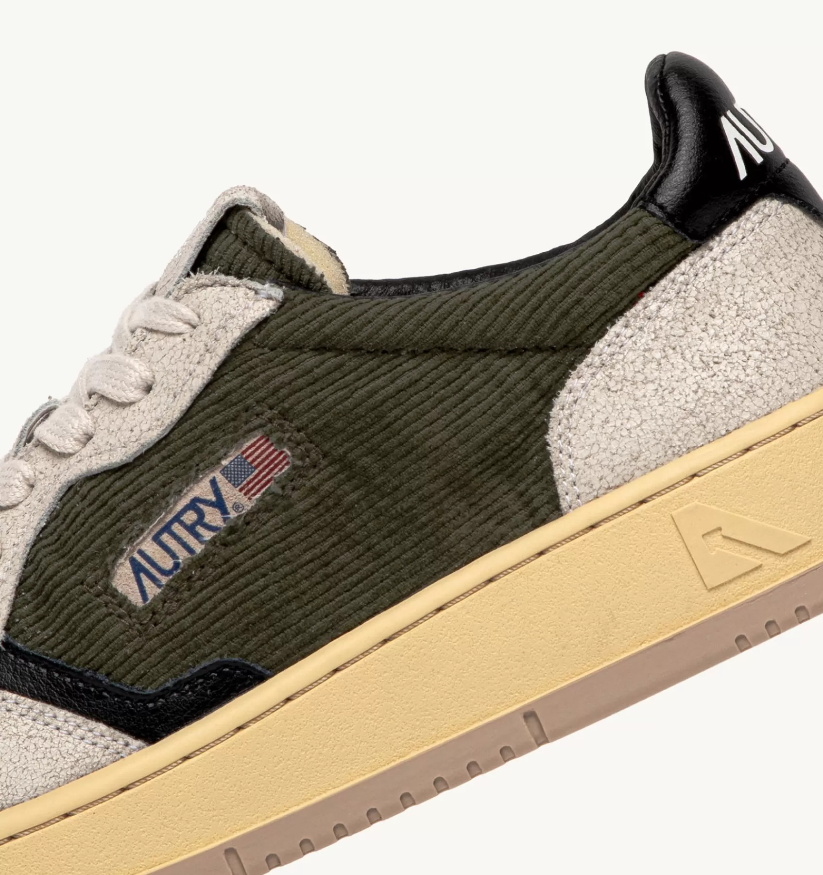 Männer AUTRY Sneakers Medalist Low Aus Kord In Grun Und Leder In Weiss