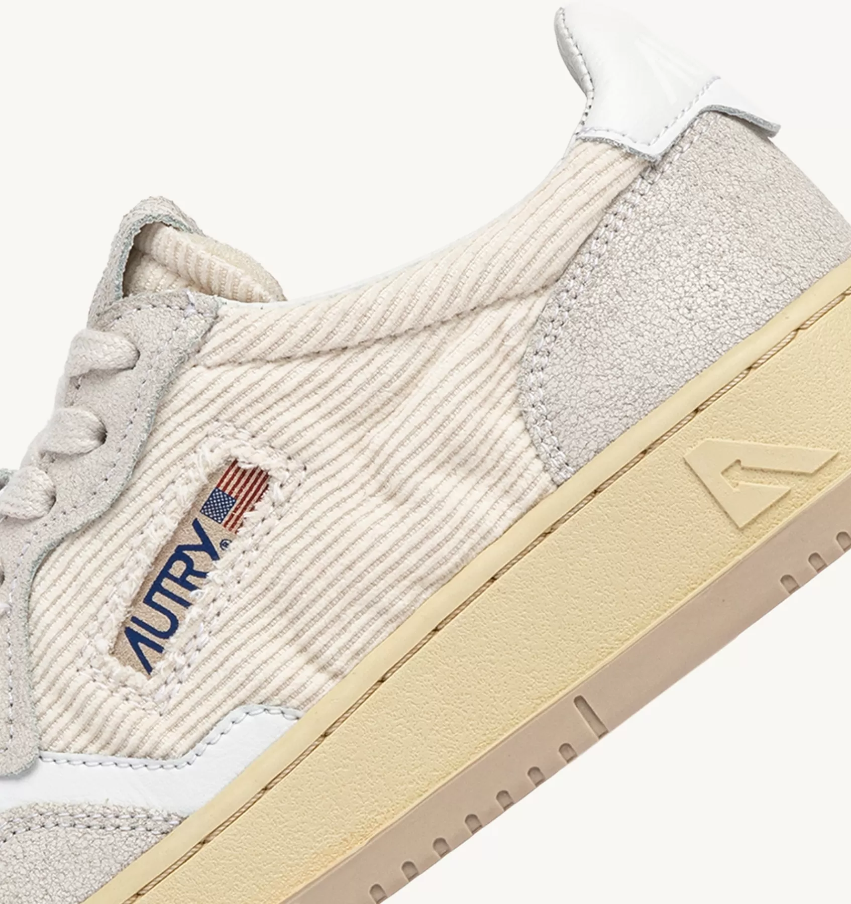 Frauen AUTRY Sneakers Medalist Low Aus Kord Und Wildleder In Elfenbeinfarbe