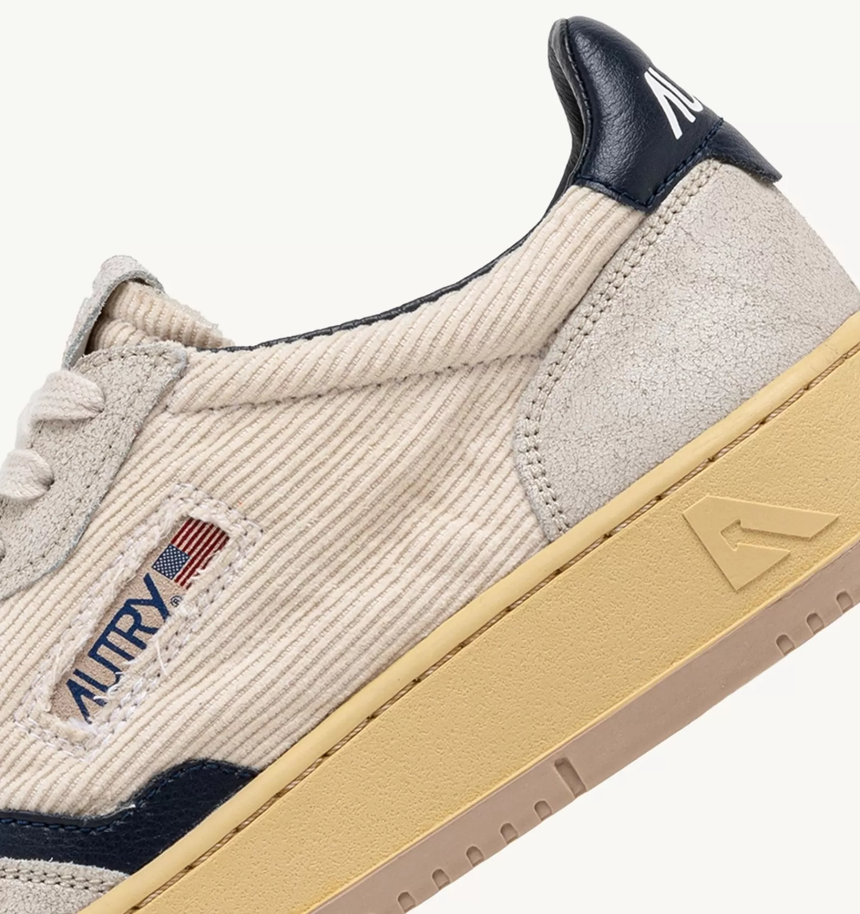Männer AUTRY Sneakers Medalist Low Aus Kord Und Wildleder In Weiss Und Blau