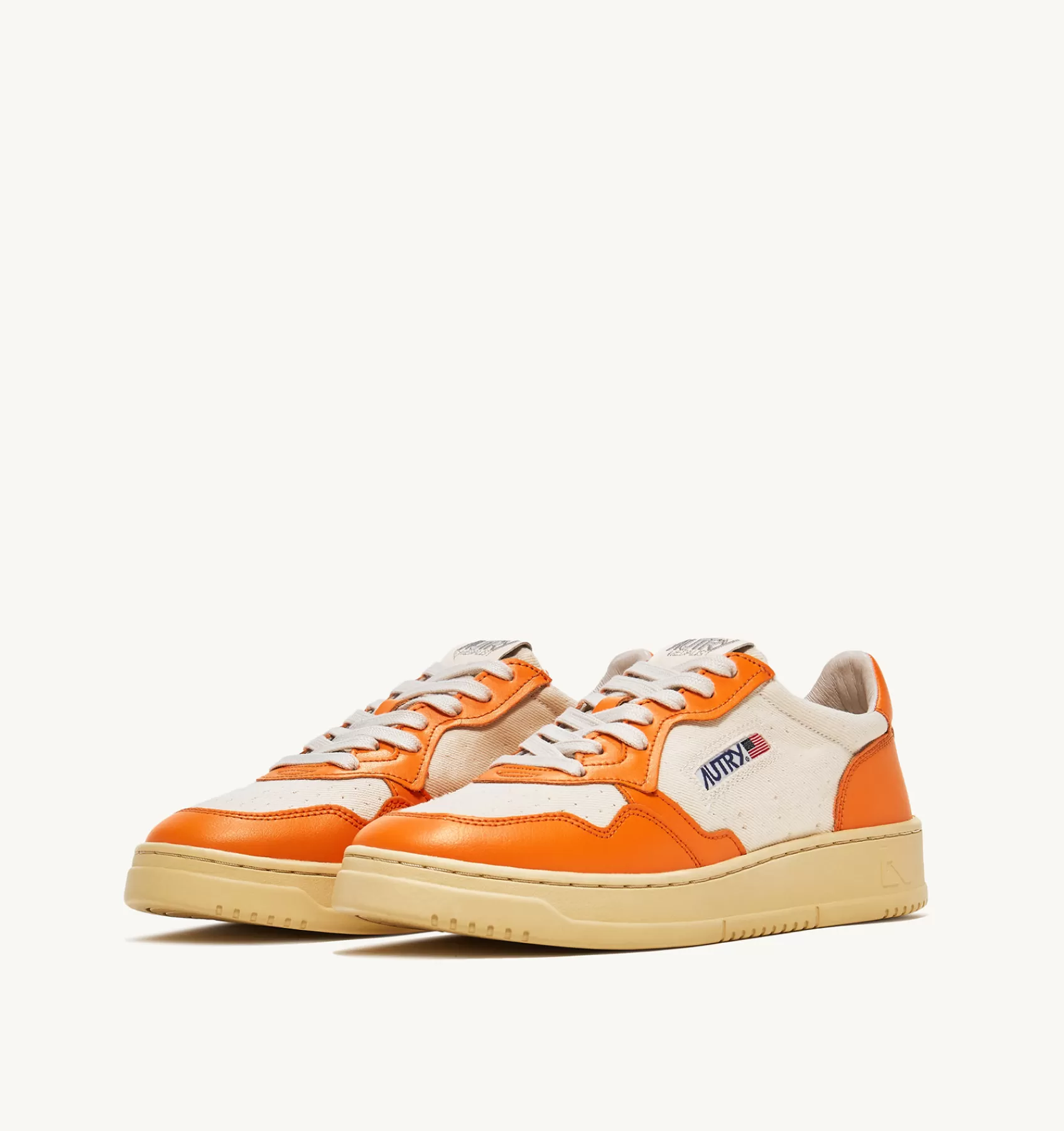 Frauen AUTRY Sneakers Medalist Low Aus Leder Und Canvas In Weiss Und Orange
