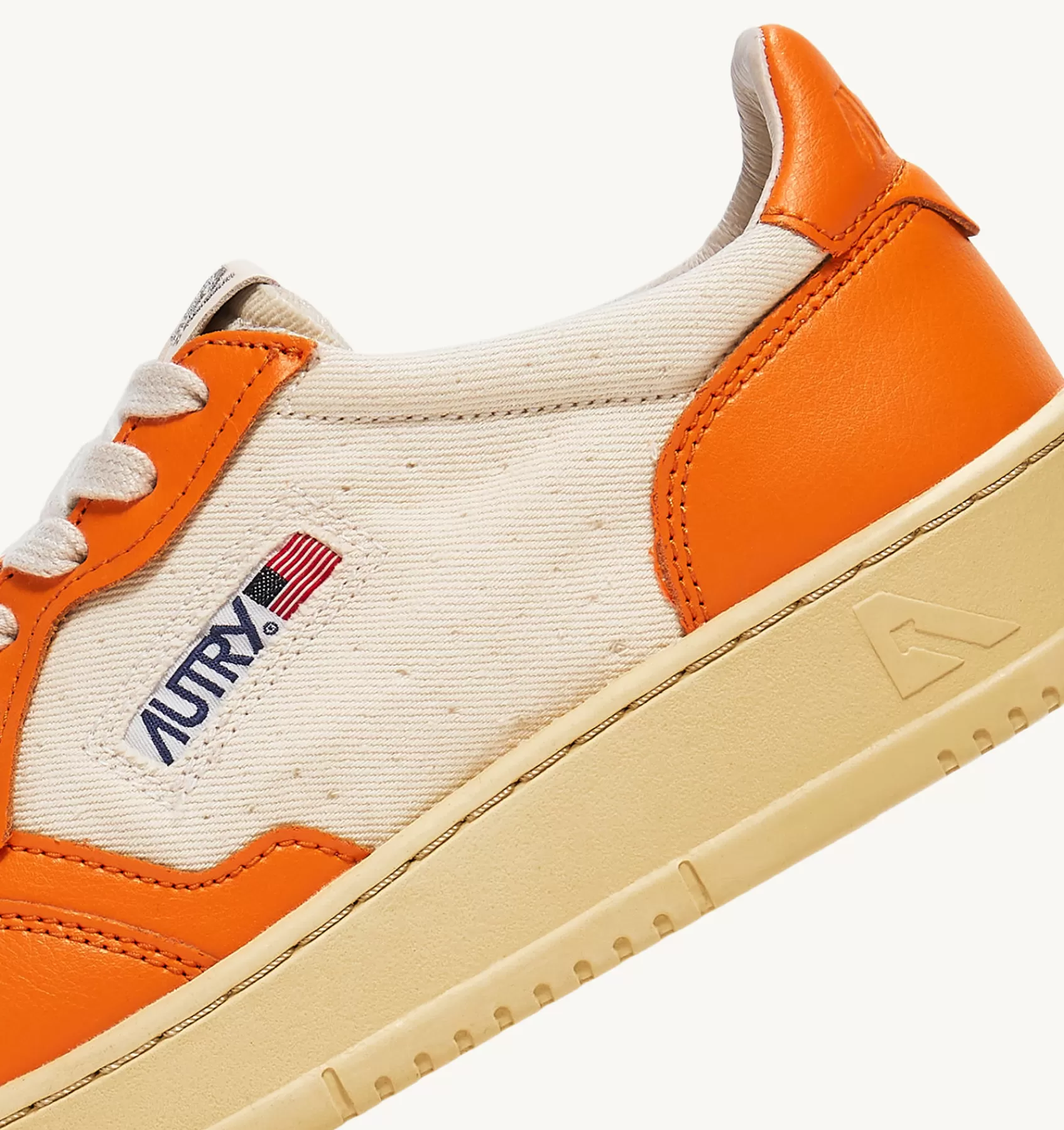 Frauen AUTRY Sneakers Medalist Low Aus Leder Und Canvas In Weiss Und Orange