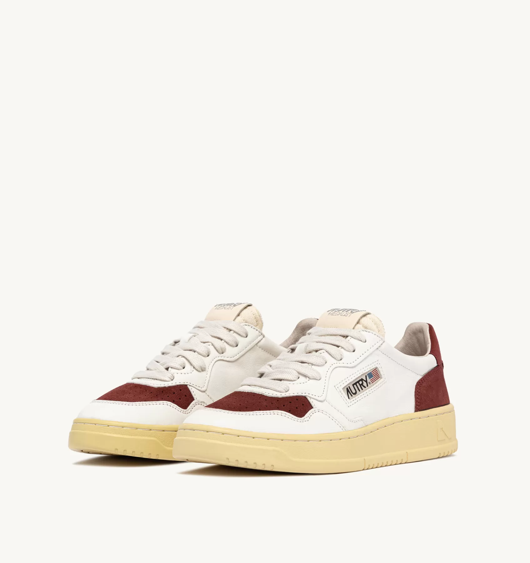 Frauen AUTRY Sneakers Medalist Low Aus Leder Und Wildleder In Weiss Und Bordeaux