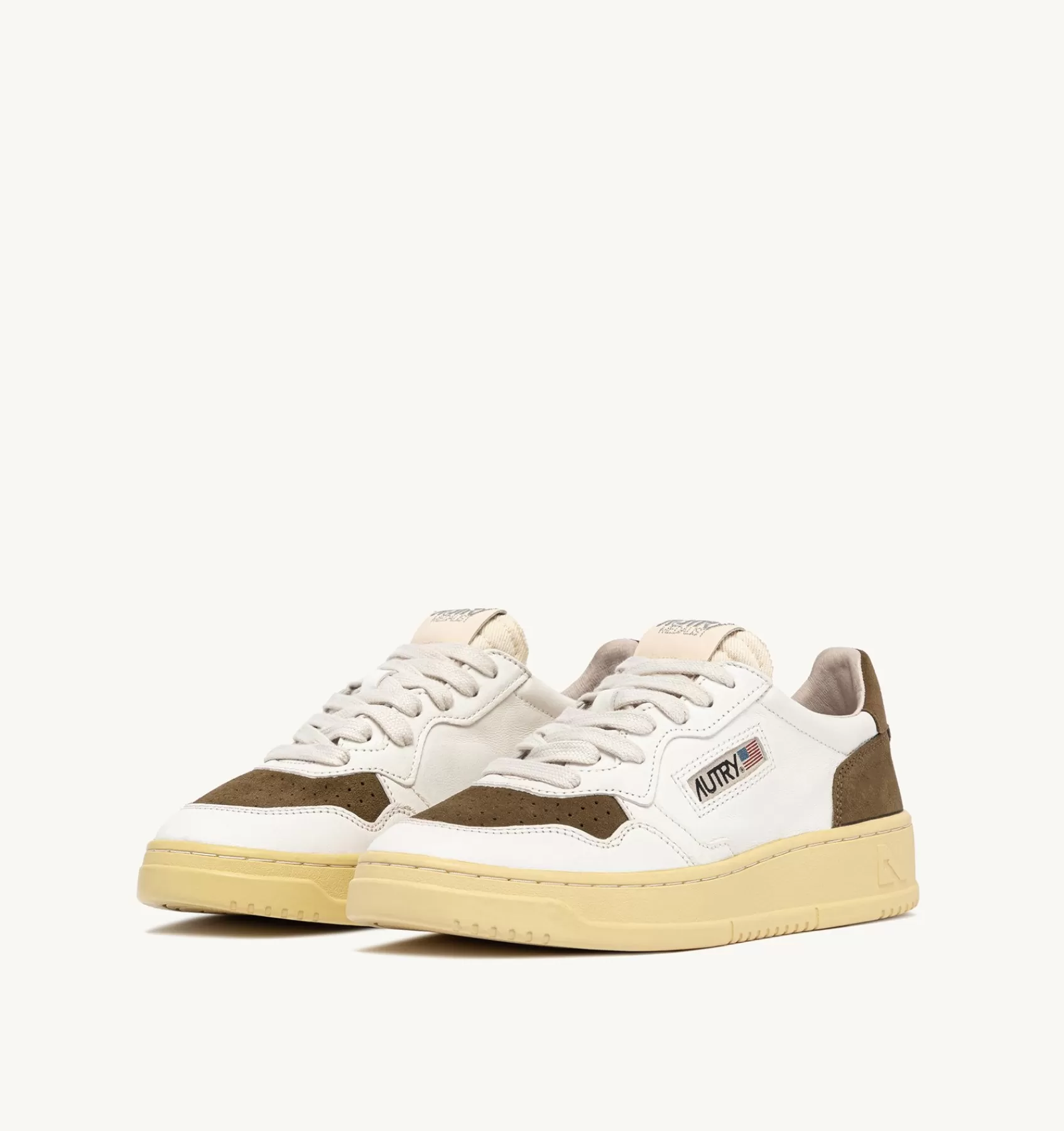 Frauen AUTRY Sneakers Medalist Low Aus Leder Und Wildleder In Weiss Und Braun