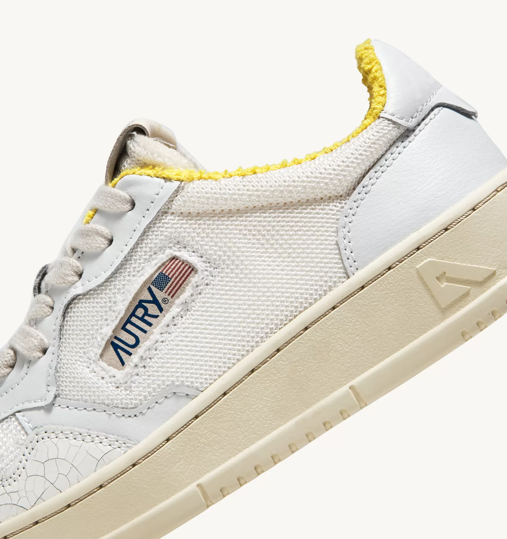 Frauen AUTRY Sneakers Medalist Low Aus Sponge In Gelb Und Dragon-Effekt