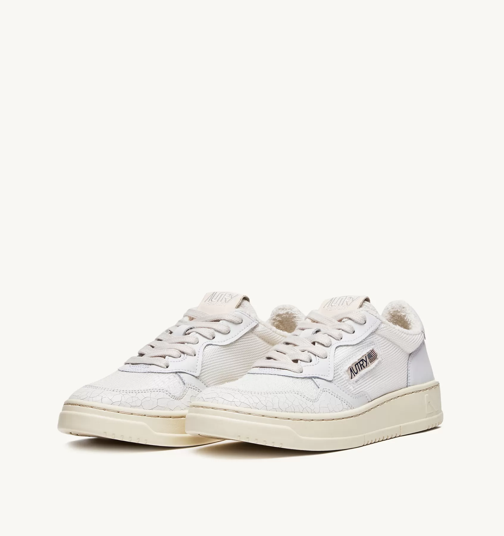 Männer AUTRY Sneakers Medalist Low Aus Sponge Und Dragon-Effekt In Elfenbeinfarbe