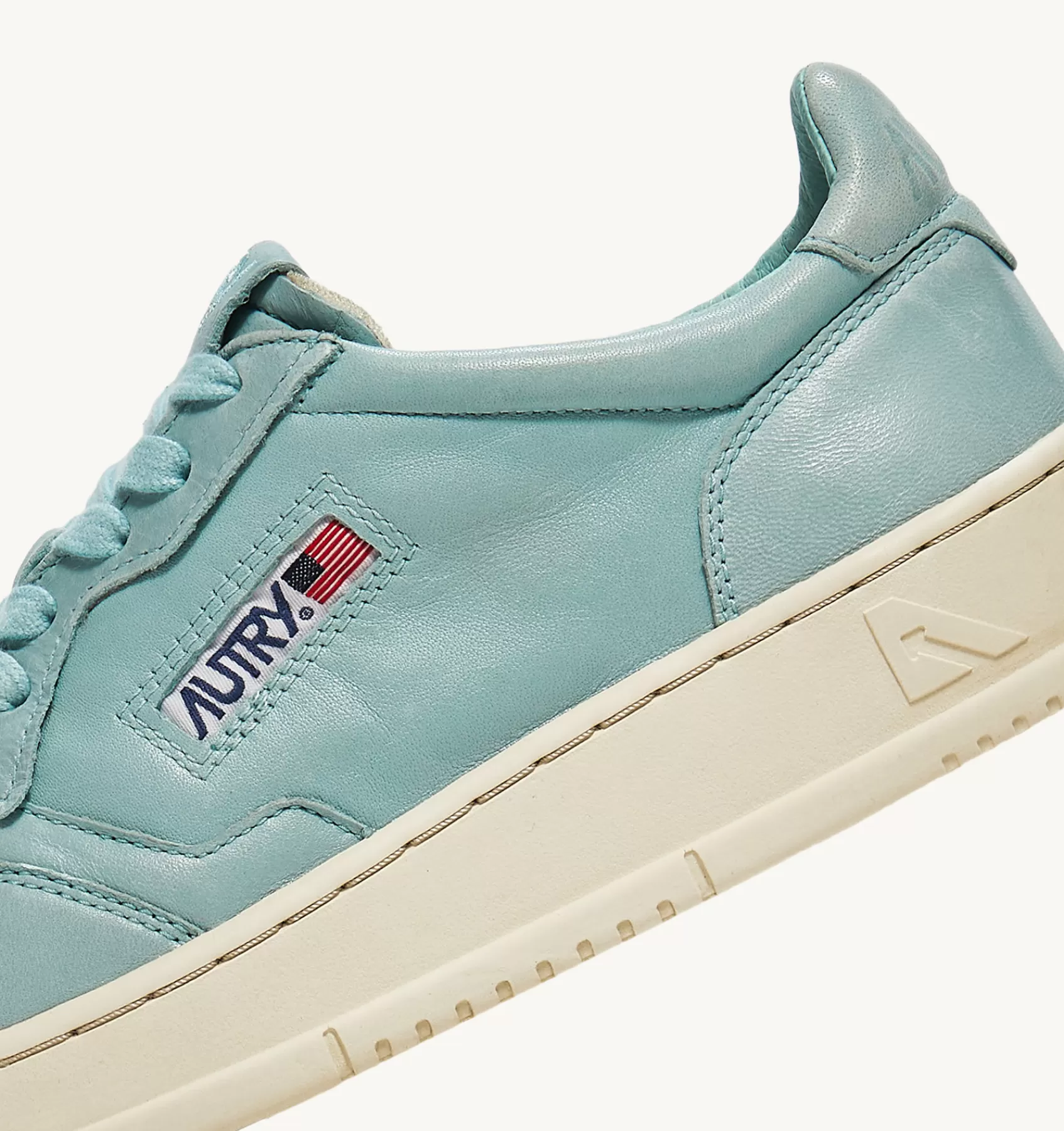 Frauen AUTRY Sneakers Medalist Low Aus Weichem Ziegenleder In Shell