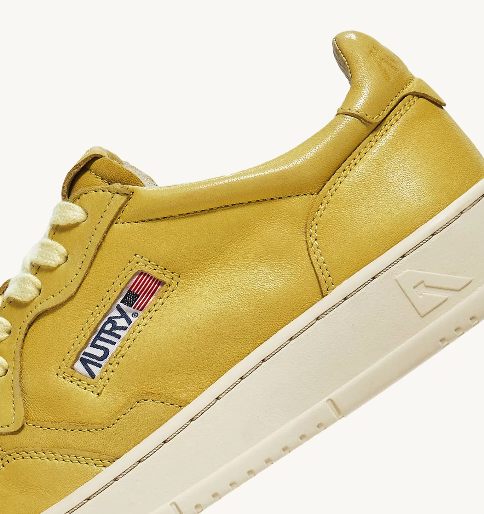 Frauen AUTRY Sneakers Medalist Low Aus Weichem Ziegenleder In Yellow Iris
