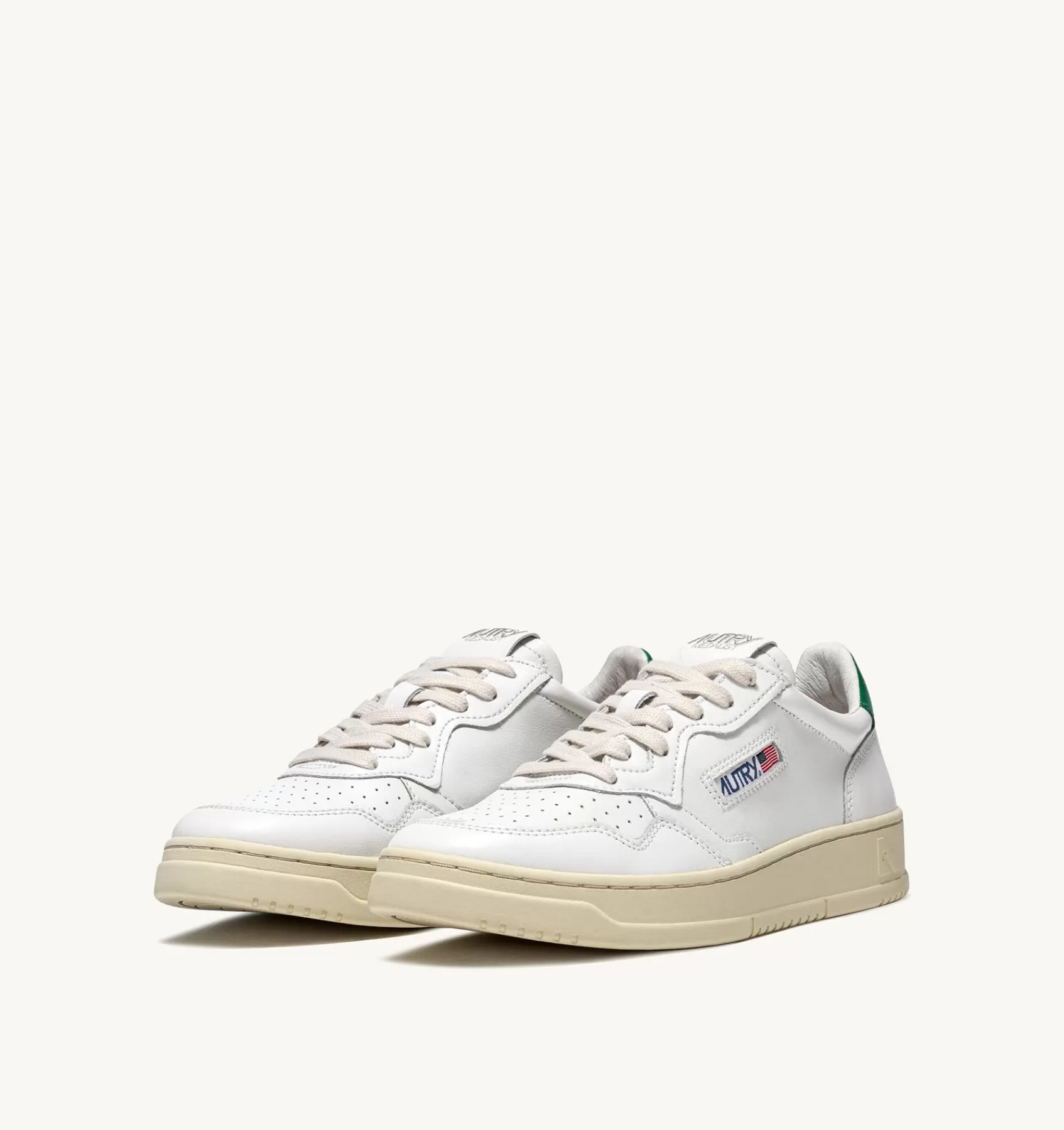 Frauen AUTRY Sneakers Medalist Low Aus Weissem Leder Mit Grun