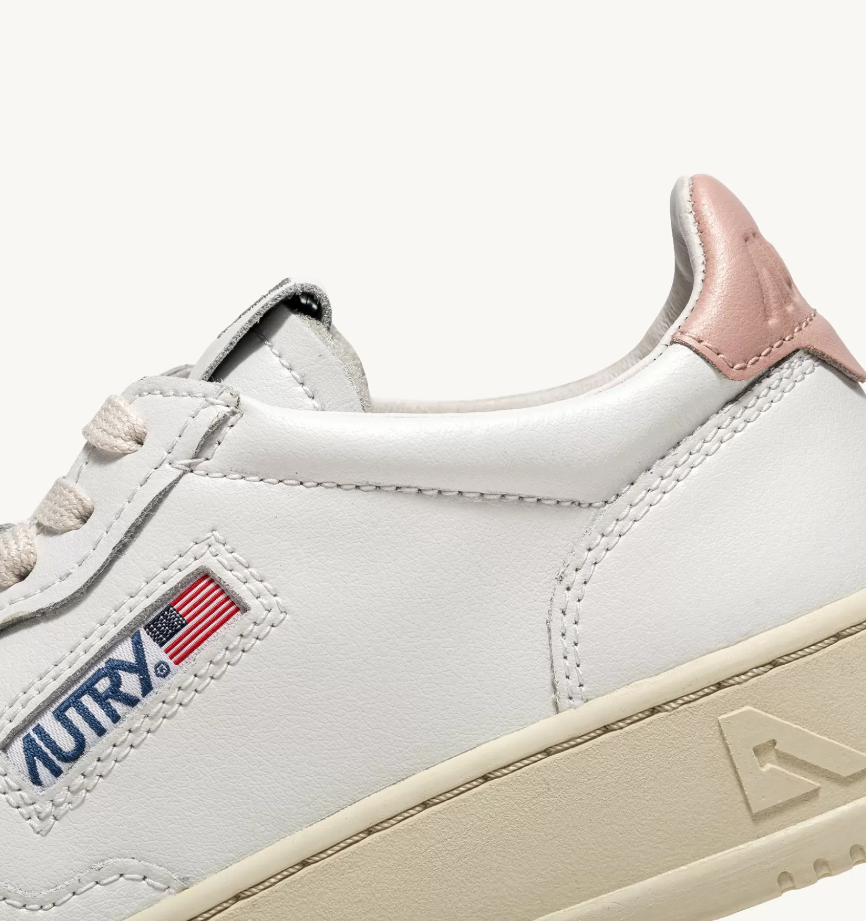 Frauen AUTRY Sneakers Medalist Low Aus Weissem Leder Mit Rosa