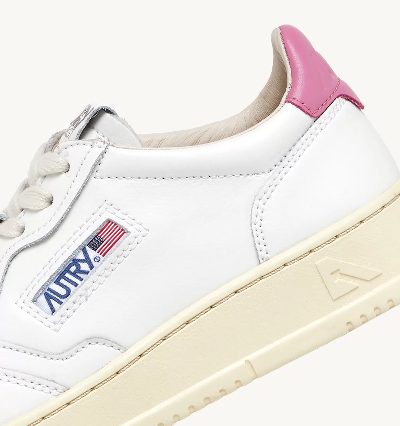Frauen AUTRY Sneakers Medalist Low Aus Weissem Leder Mit Rosa