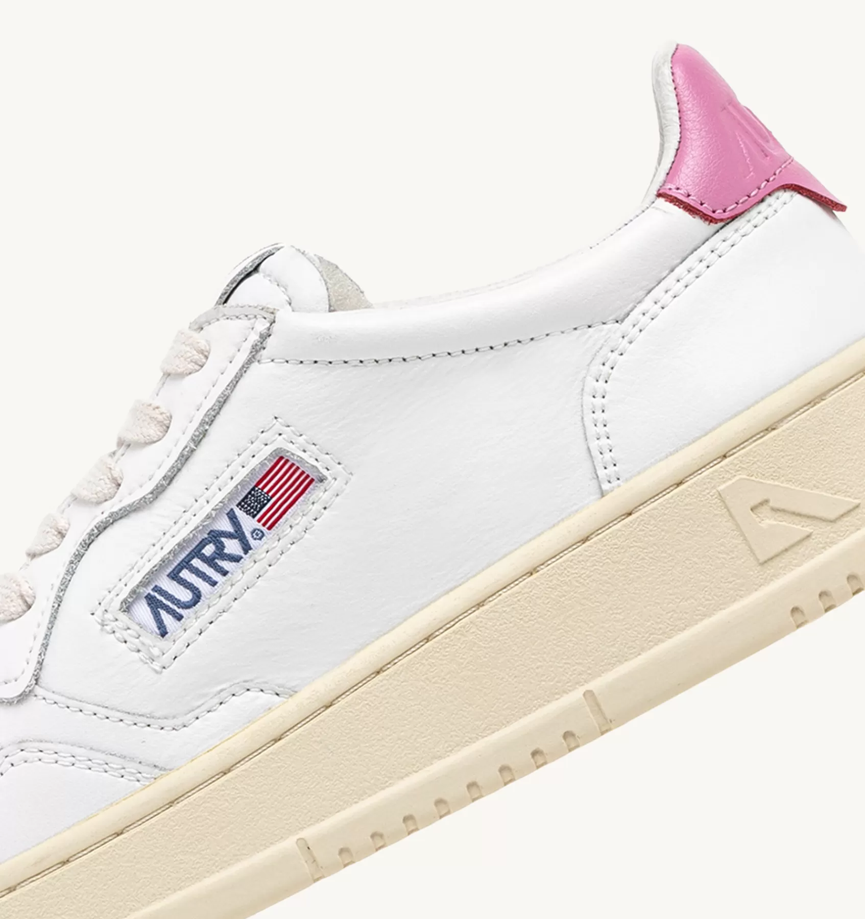 Frauen AUTRY Sneakers Medalist Low Aus Weissem Leder Mit Rosa
