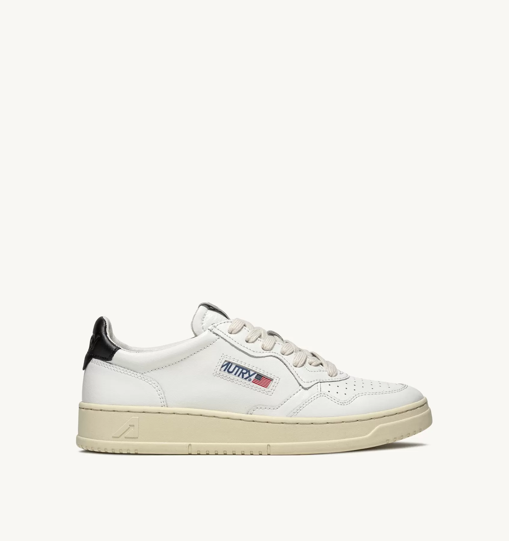 Frauen AUTRY Sneakers Medalist Low Aus Weissem Leder Mit Schwarz