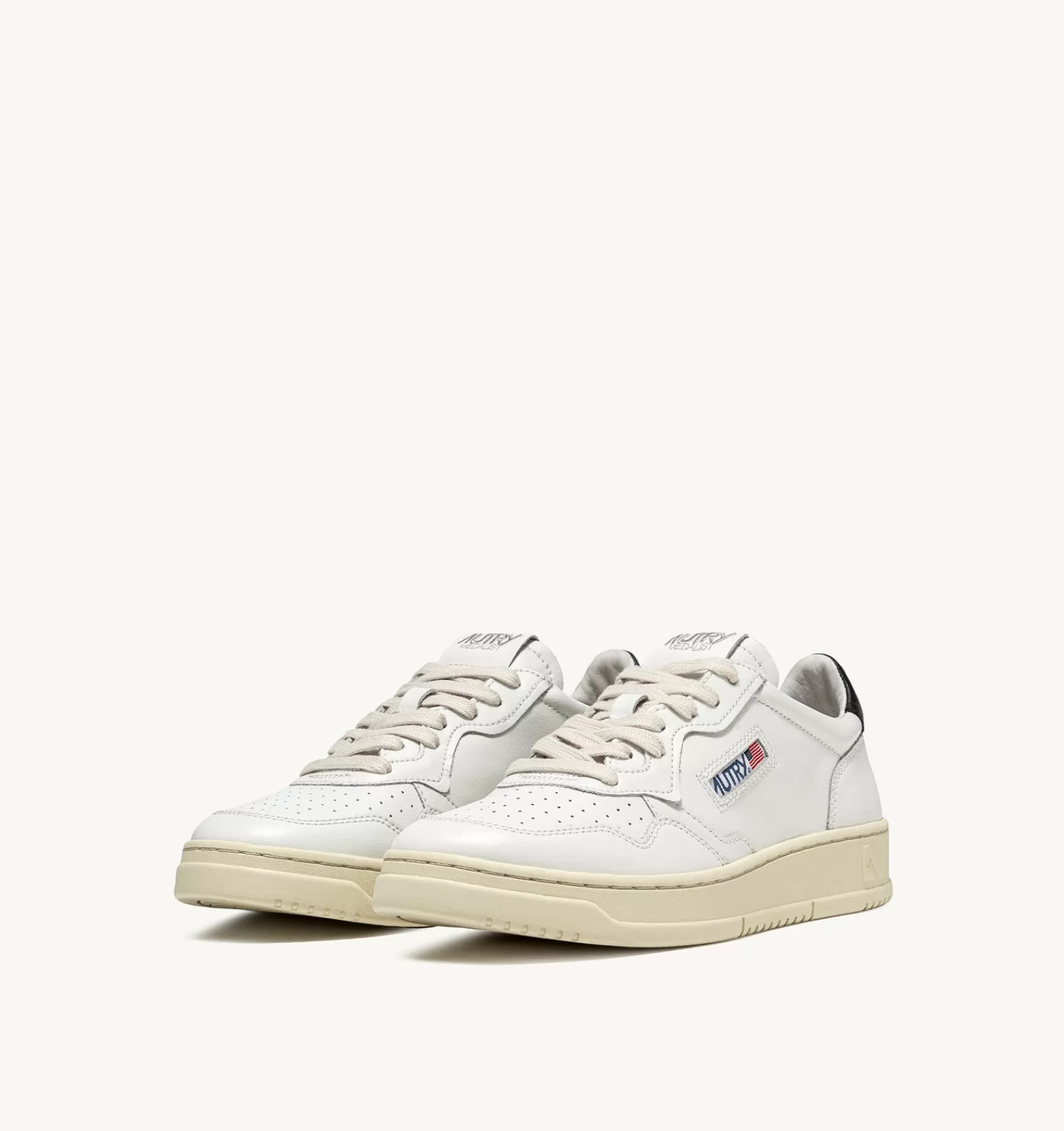 Männer AUTRY Sneakers Medalist Low Aus Weissem Leder Mit Schwarz