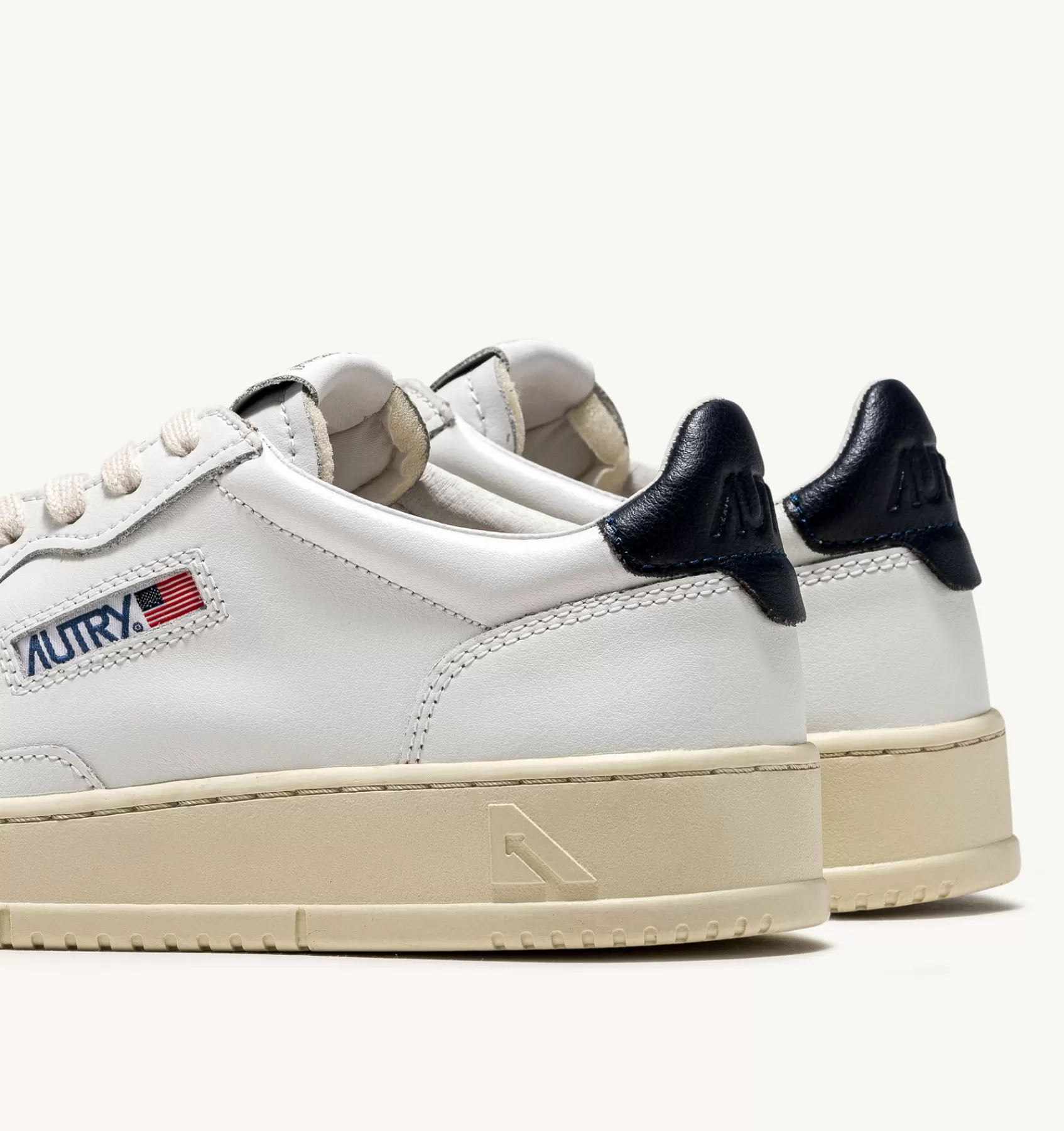 Männer AUTRY Sneakers Medalist Low Aus Weissem Leder Mit Space