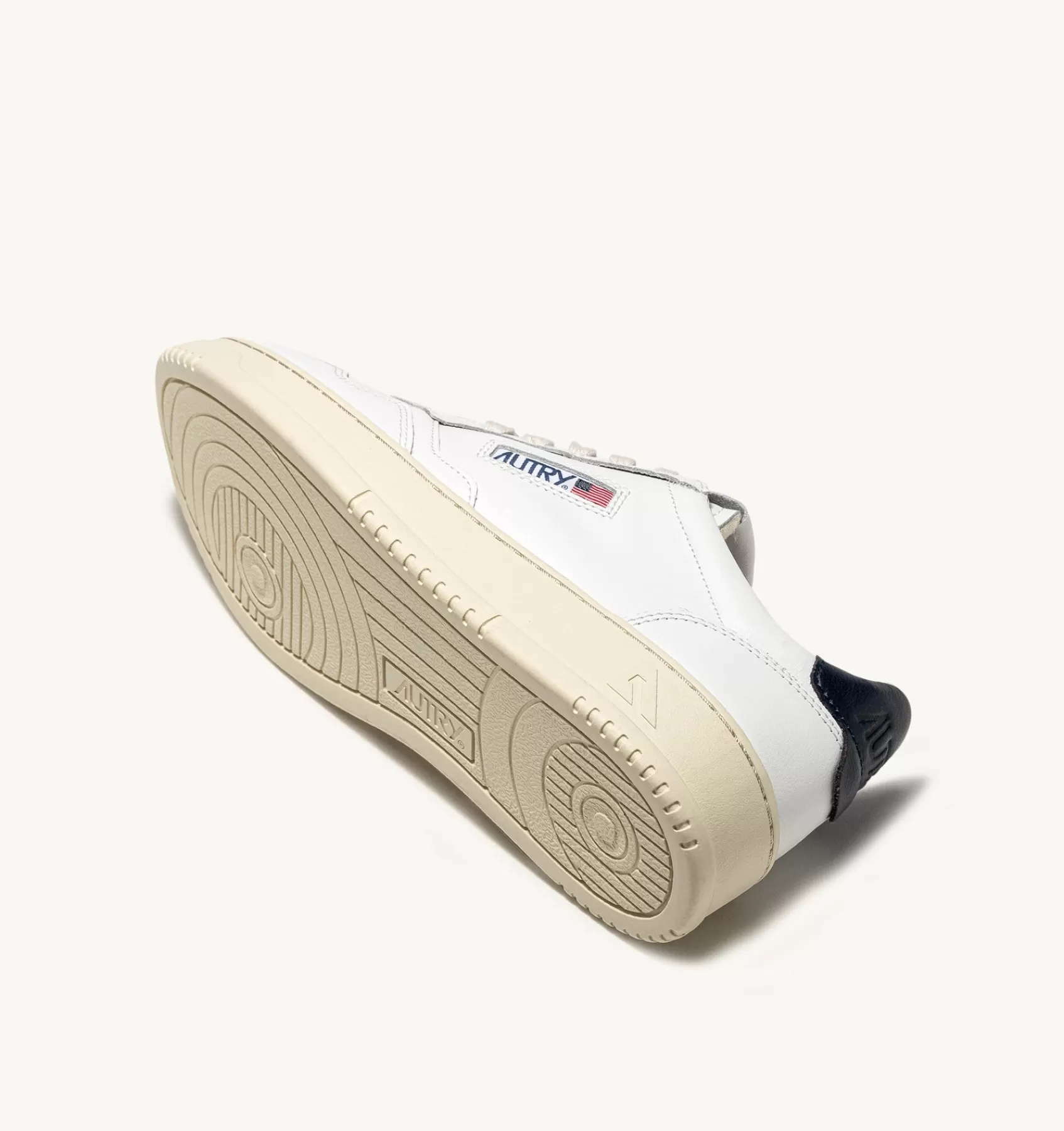Frauen AUTRY Sneakers Medalist Low Aus Weissem Leder Mit Space