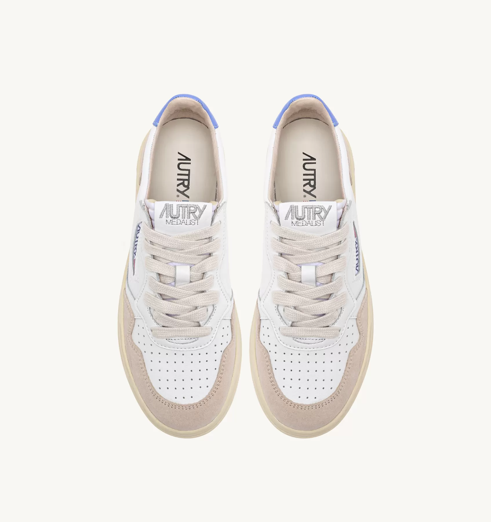Frauen AUTRY Sneakers Medalist Low Aus Weissem Leder Und Mit Hellblau Und Beigem Wildleder