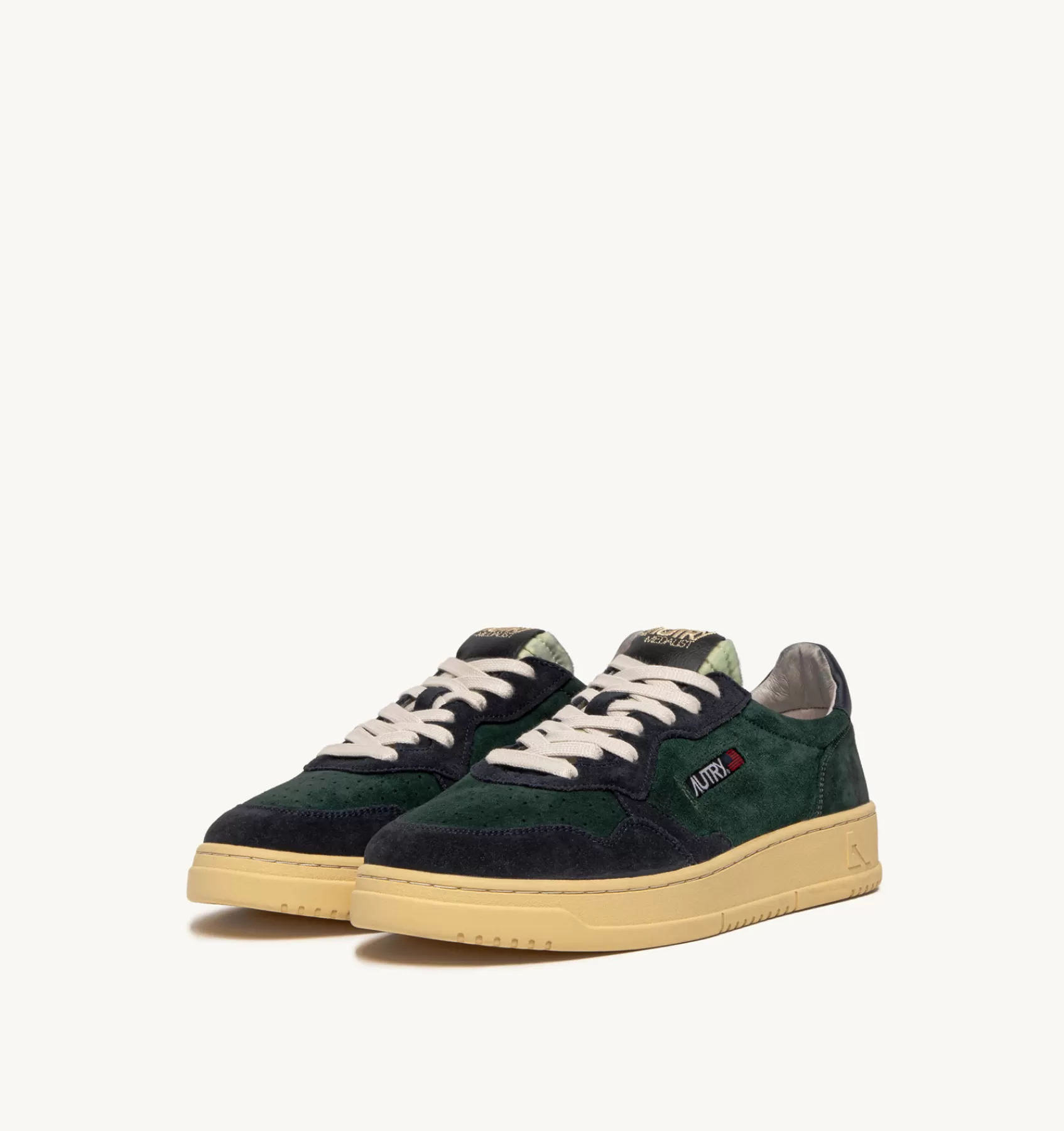 Männer AUTRY Sneakers Medalist Low Aus Wildleder In Grun Und Blau