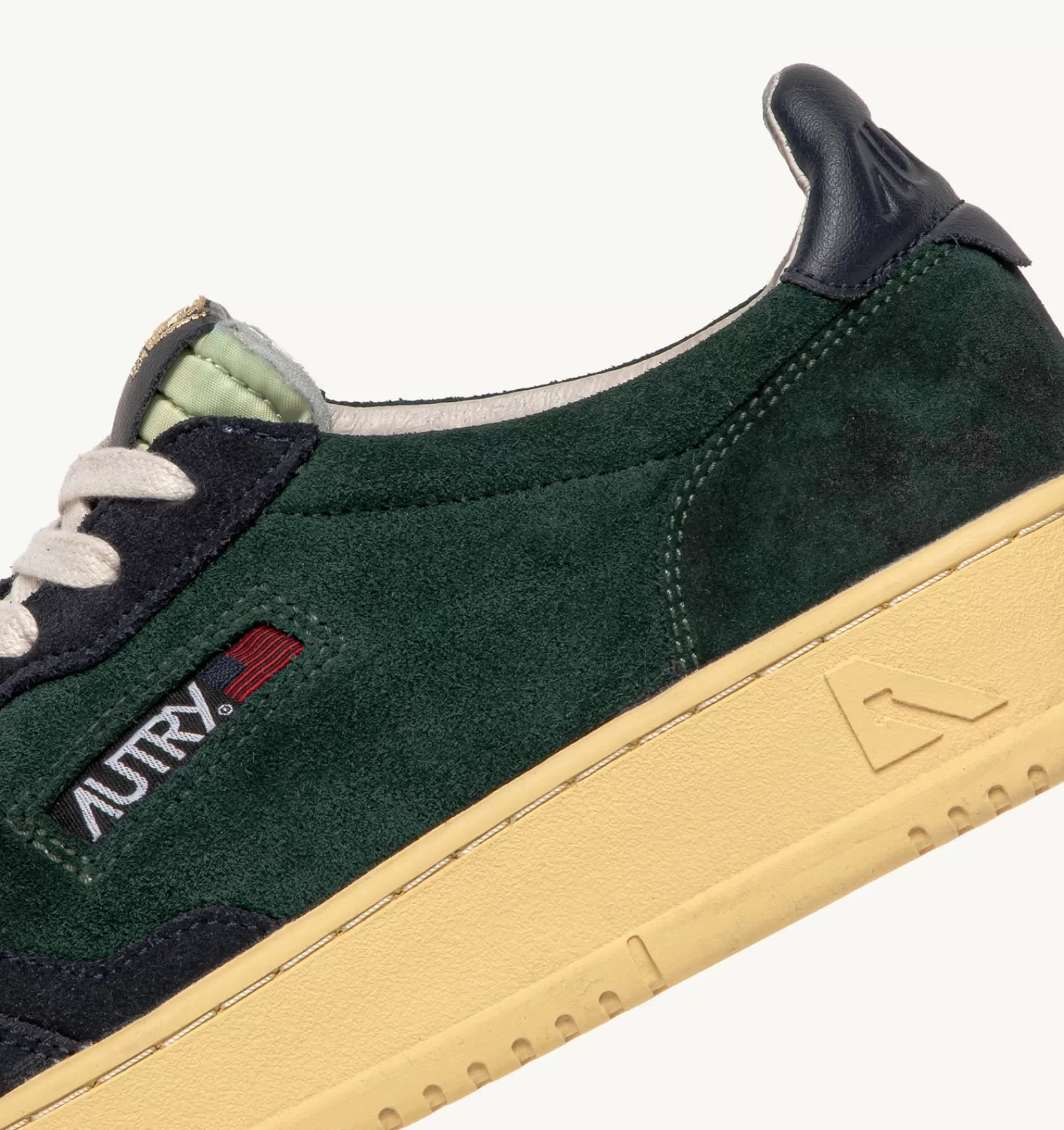 Männer AUTRY Sneakers Medalist Low Aus Wildleder In Grun Und Blau