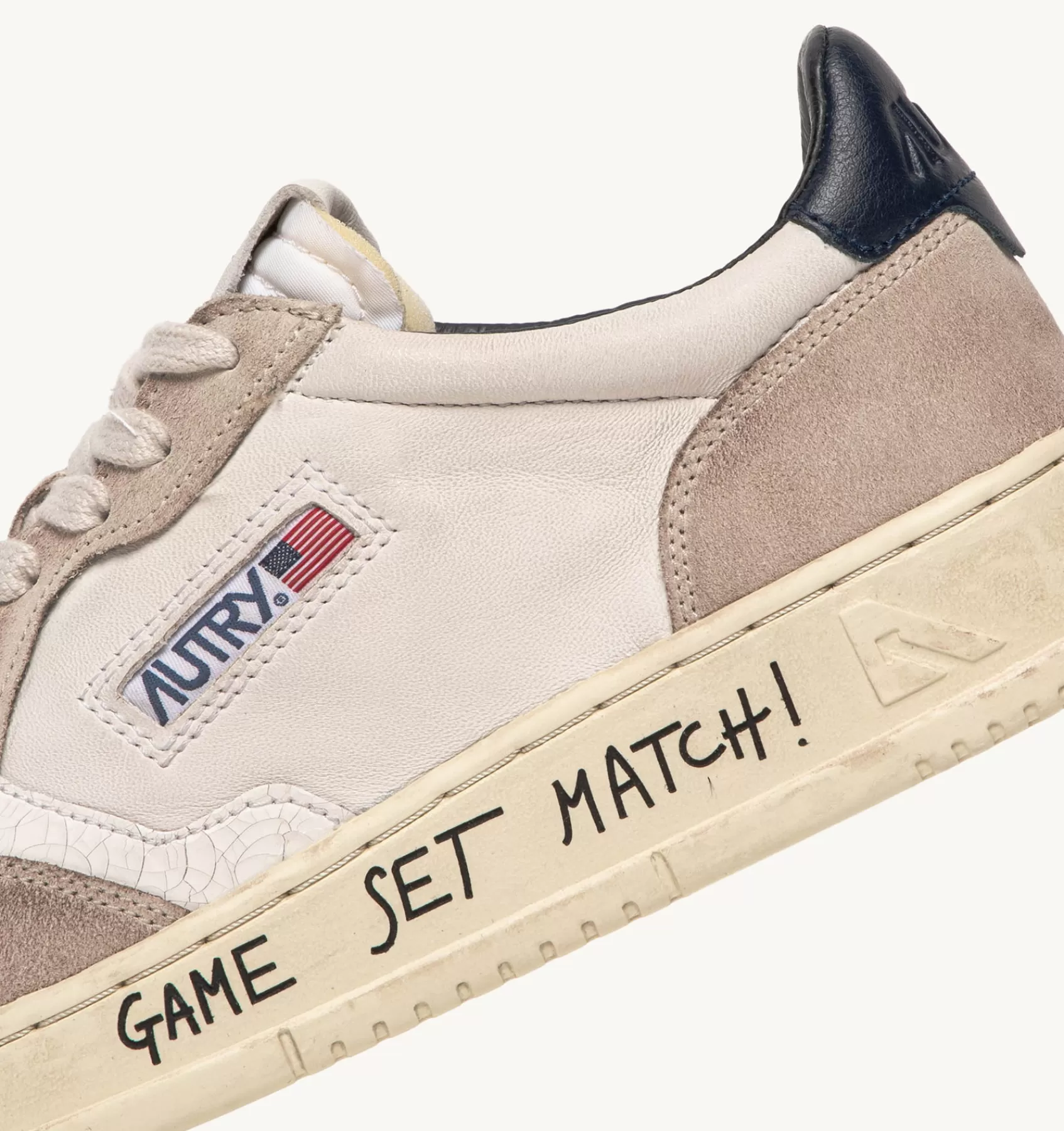 Frauen AUTRY Sneakers Medalist Low Aus Wildleder In Weiss Und Blau