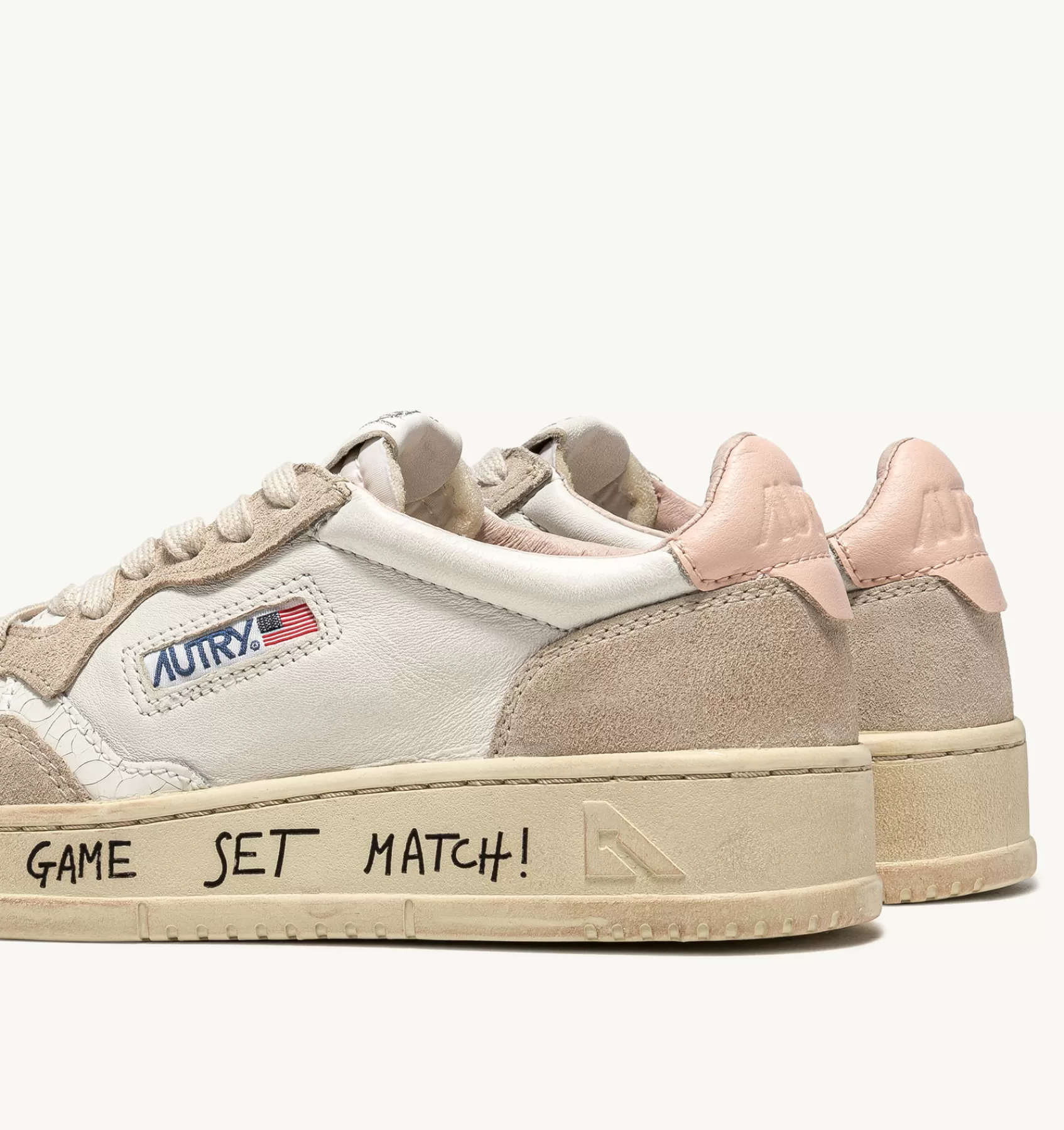 Frauen AUTRY Sneakers Medalist Low Aus Wildleder In Weiss Und Rosa