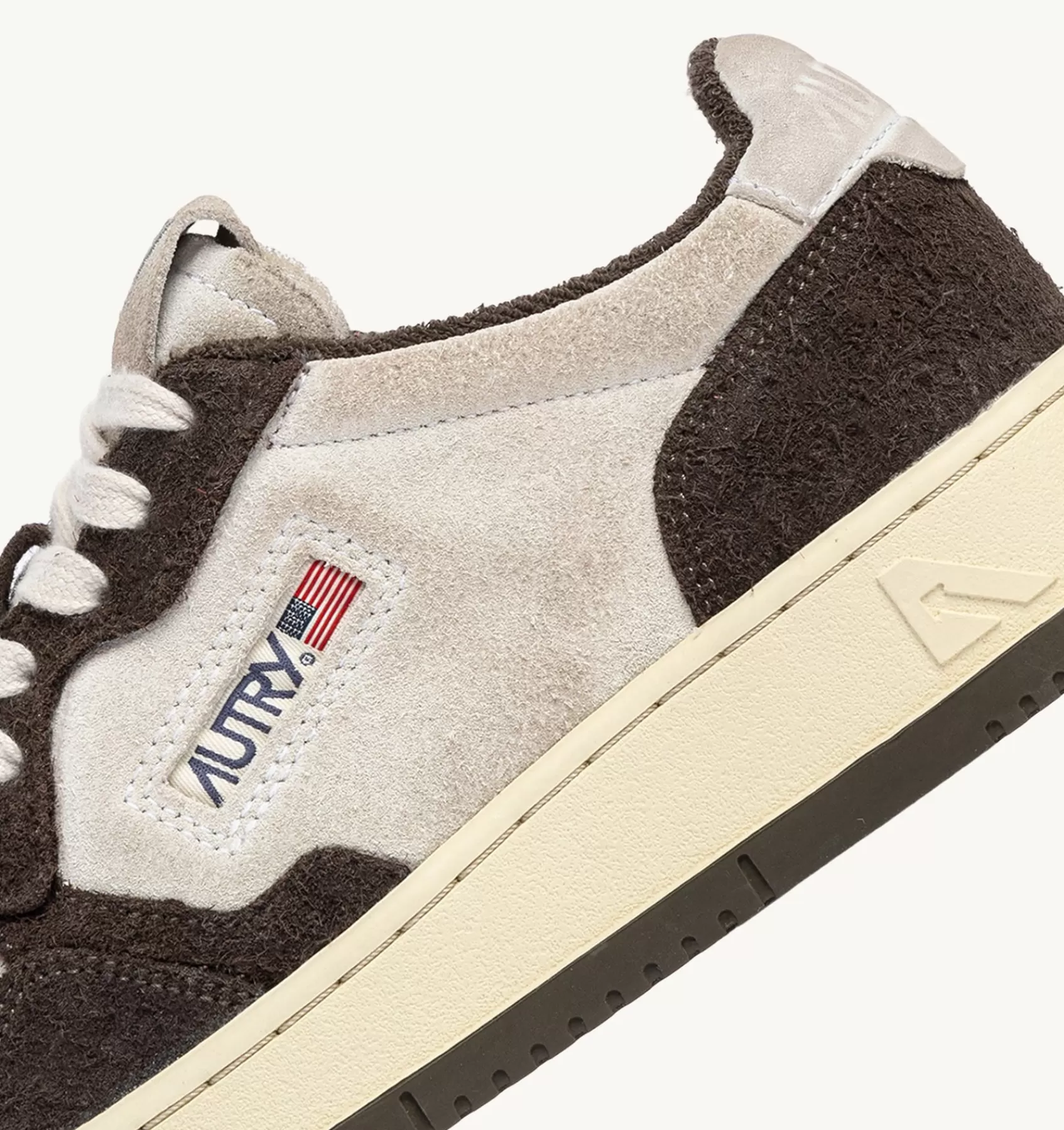 Frauen AUTRY Sneakers Medalist Low Aus Wildleder In Weiss Und Wildleder "Hair"-Effekt In Braun