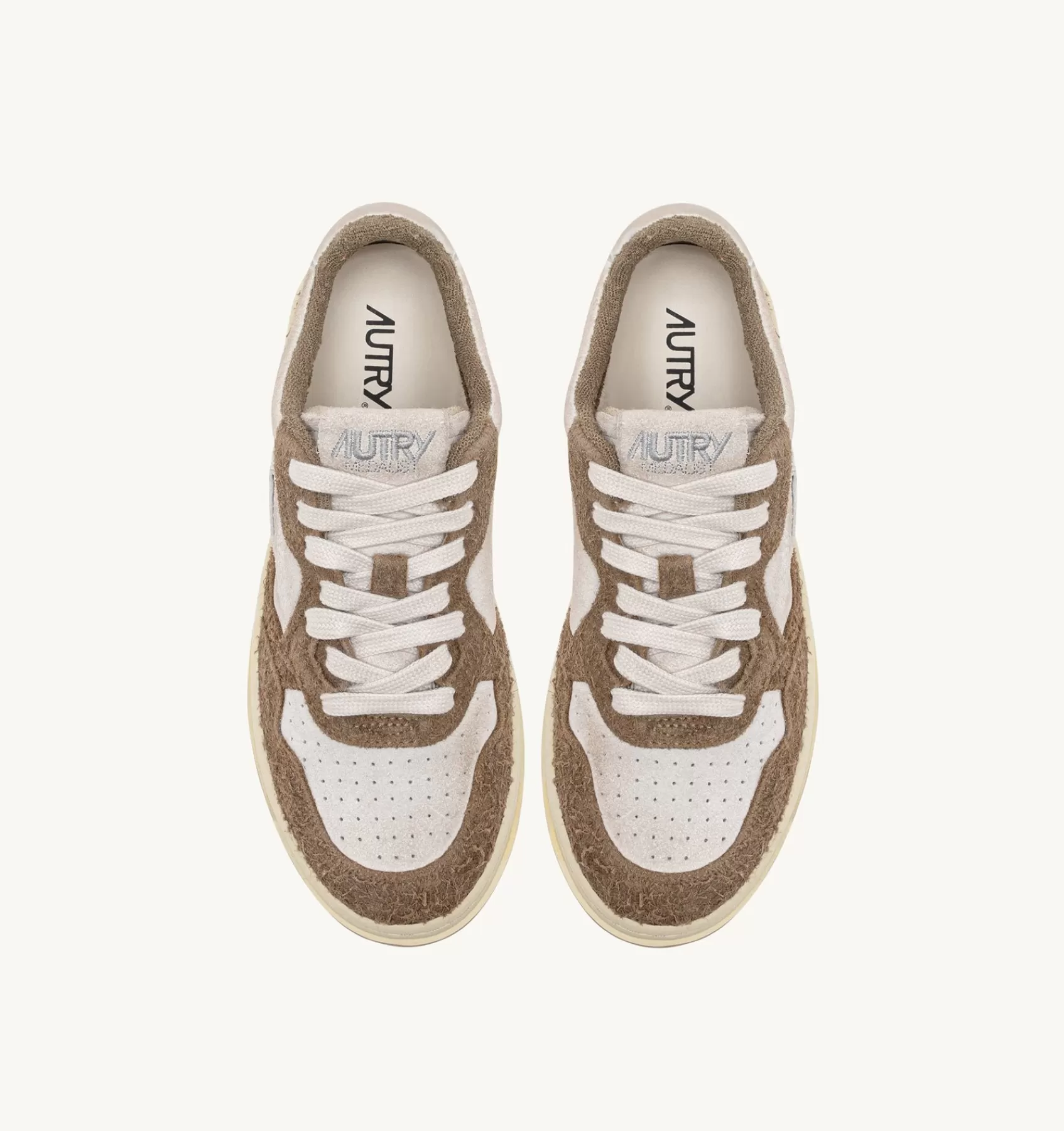 Frauen AUTRY Sneakers Medalist Low Aus Wildleder In Weiss Und Wildleder "Hair"-Effekt In Mud
