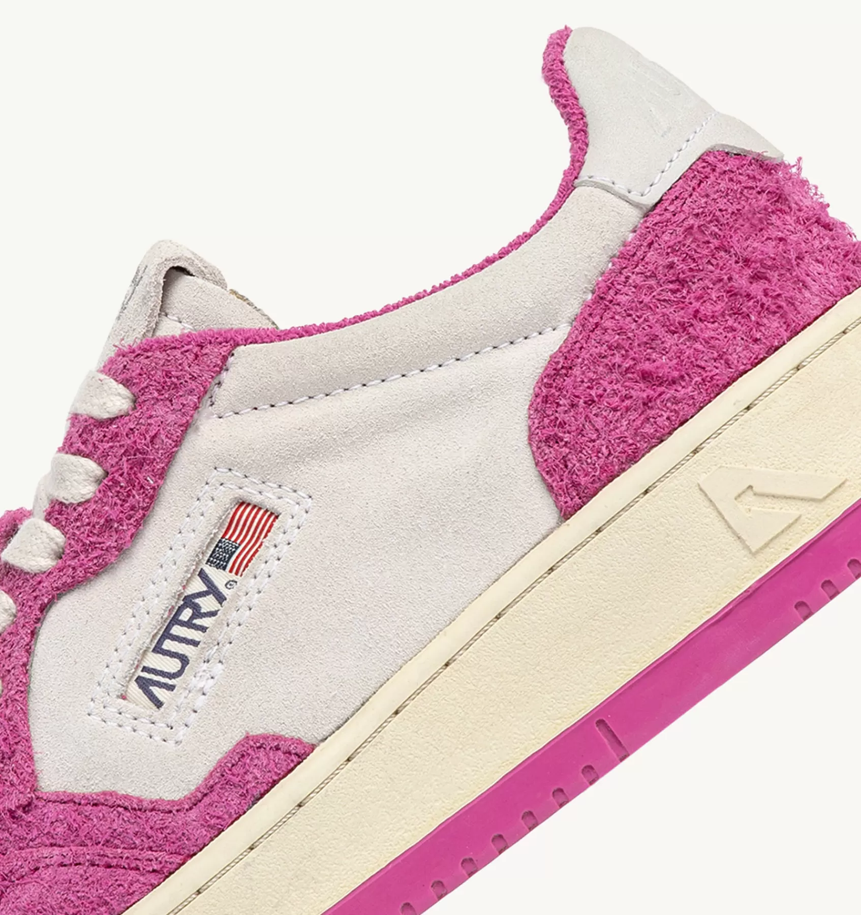 Frauen AUTRY Sneakers Medalist Low Aus Wildleder In Weiss Und Wildleder "Hair"-Effektin Pink