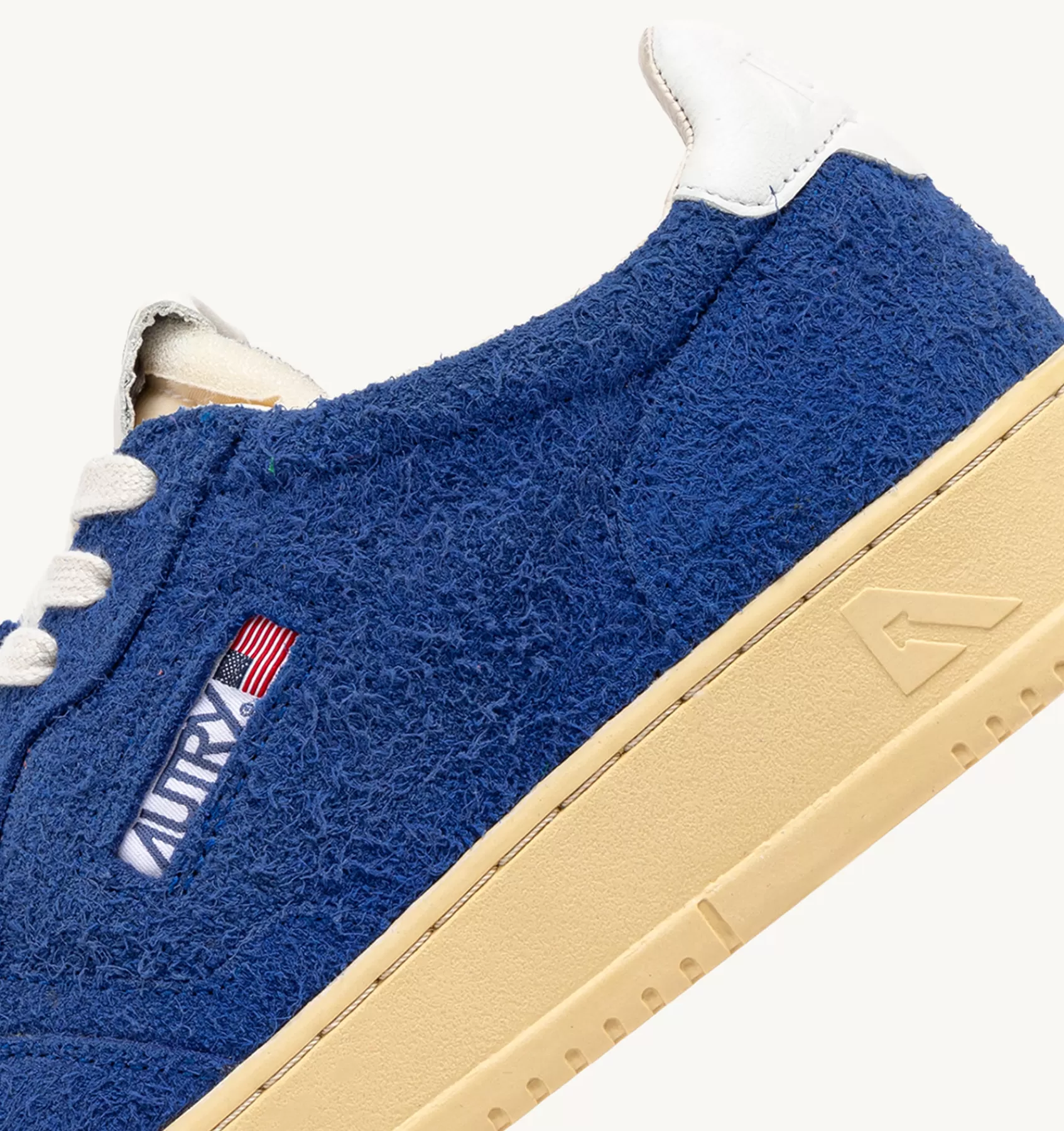Männer AUTRY Sneakers Medalist Low Aus Wildleder Mit "Hair"-Effekt In Kornblumenblau