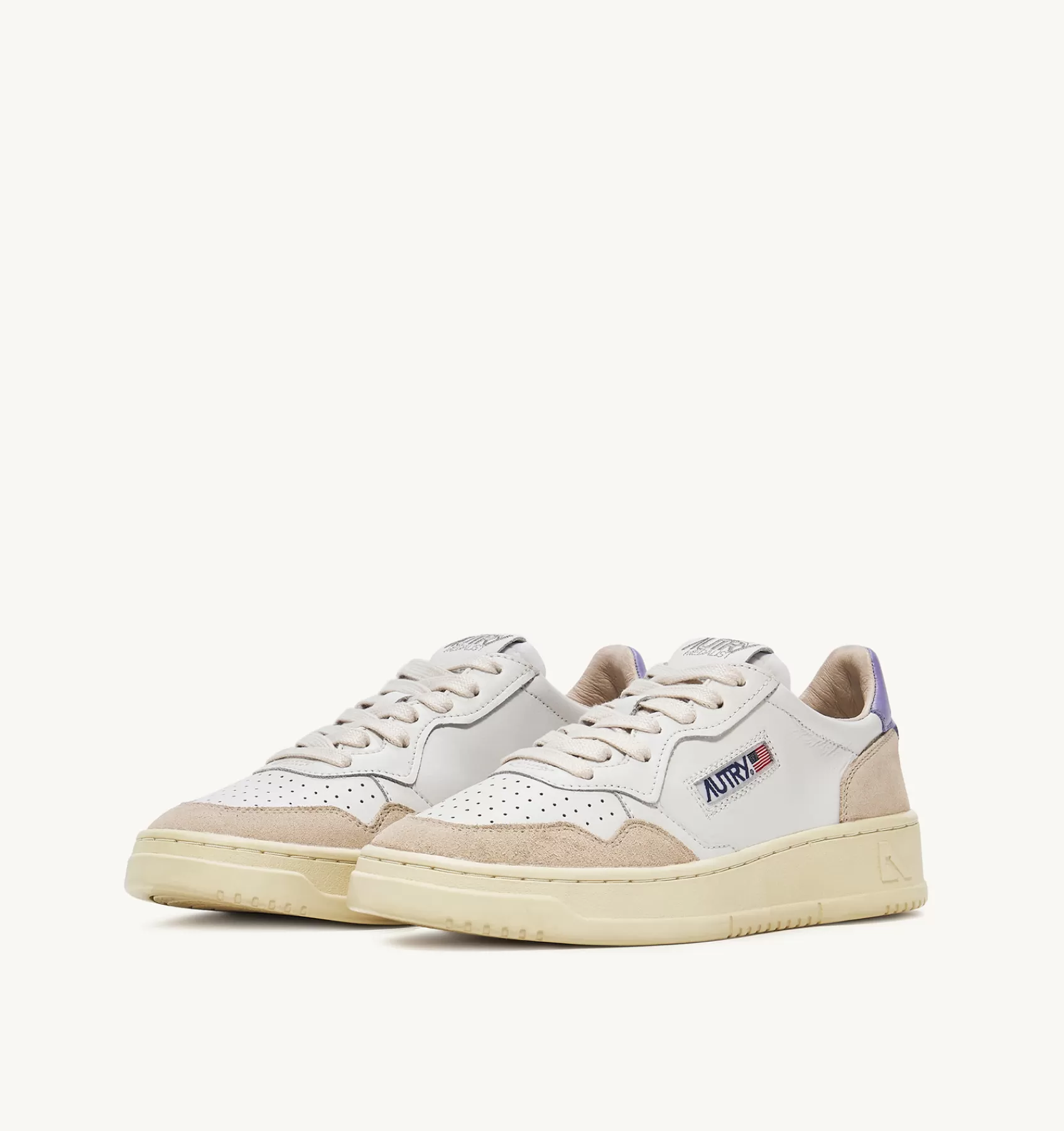 Frauen AUTRY Sneakers Medalist Low Aus Wildleder Und Leder In Weiss Und Lavendel