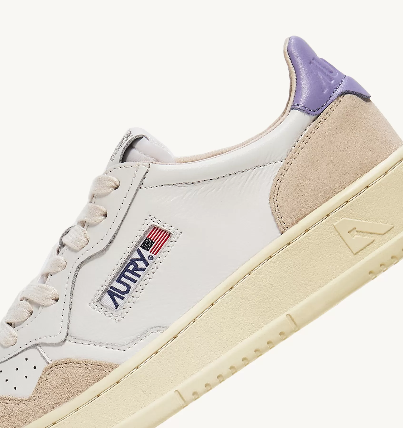 Frauen AUTRY Sneakers Medalist Low Aus Wildleder Und Leder In Weiss Und Lavendel