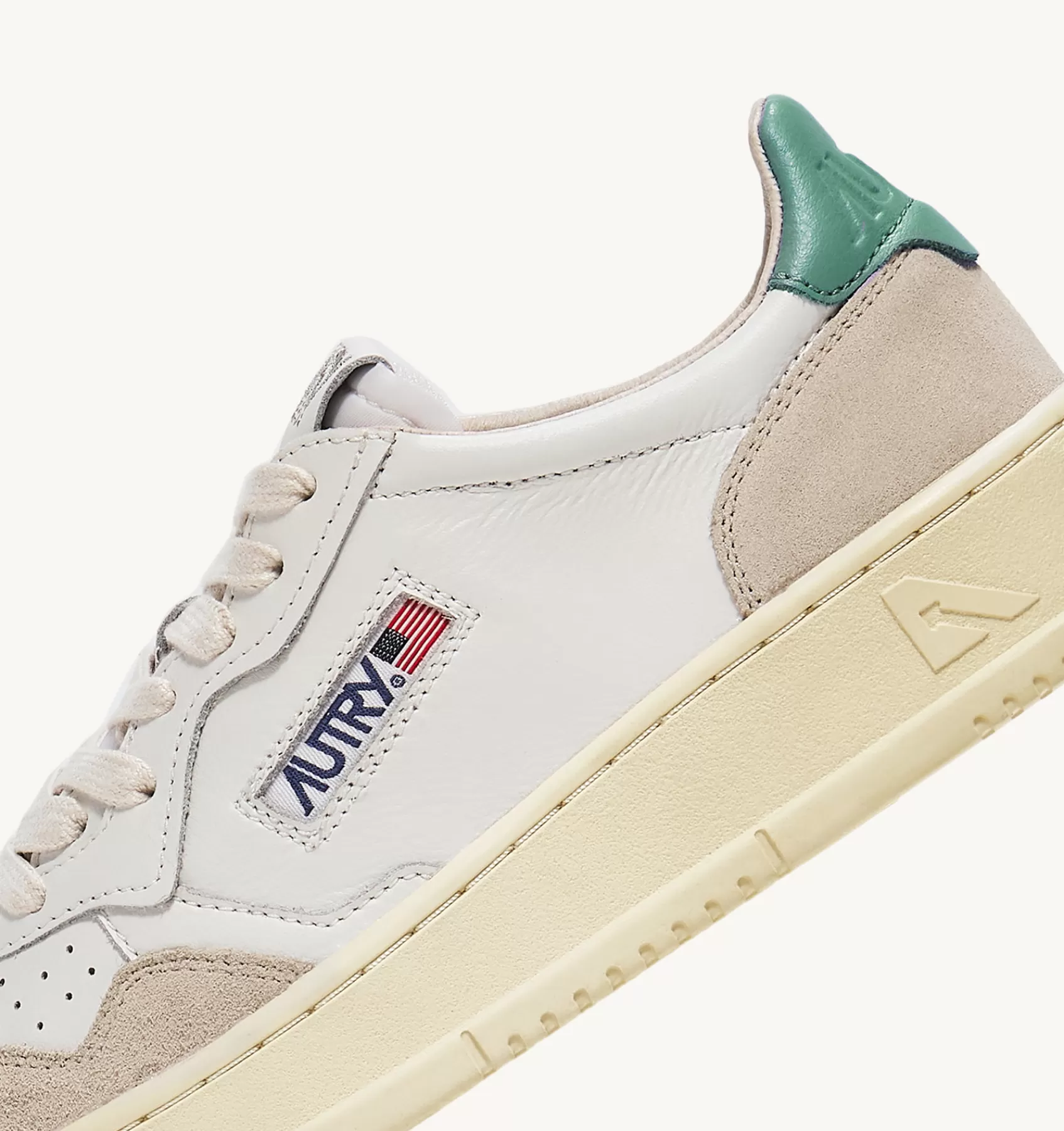 Männer AUTRY Sneakers Medalist Low Aus Wildleder Und Leder In Weiss Und Malachi