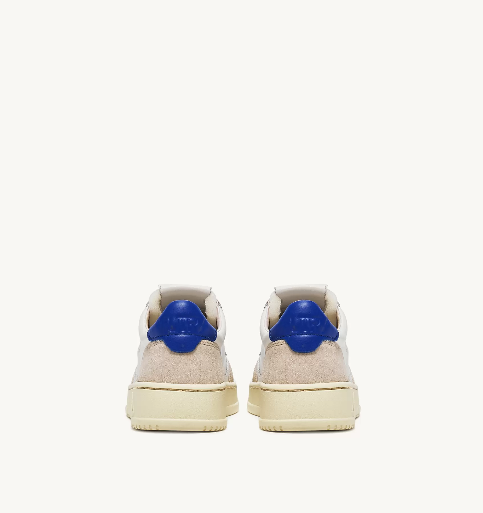 Frauen AUTRY Sneakers Medalist Low Aus Wildleder Und Leder In Weiss Und Prince Blue
