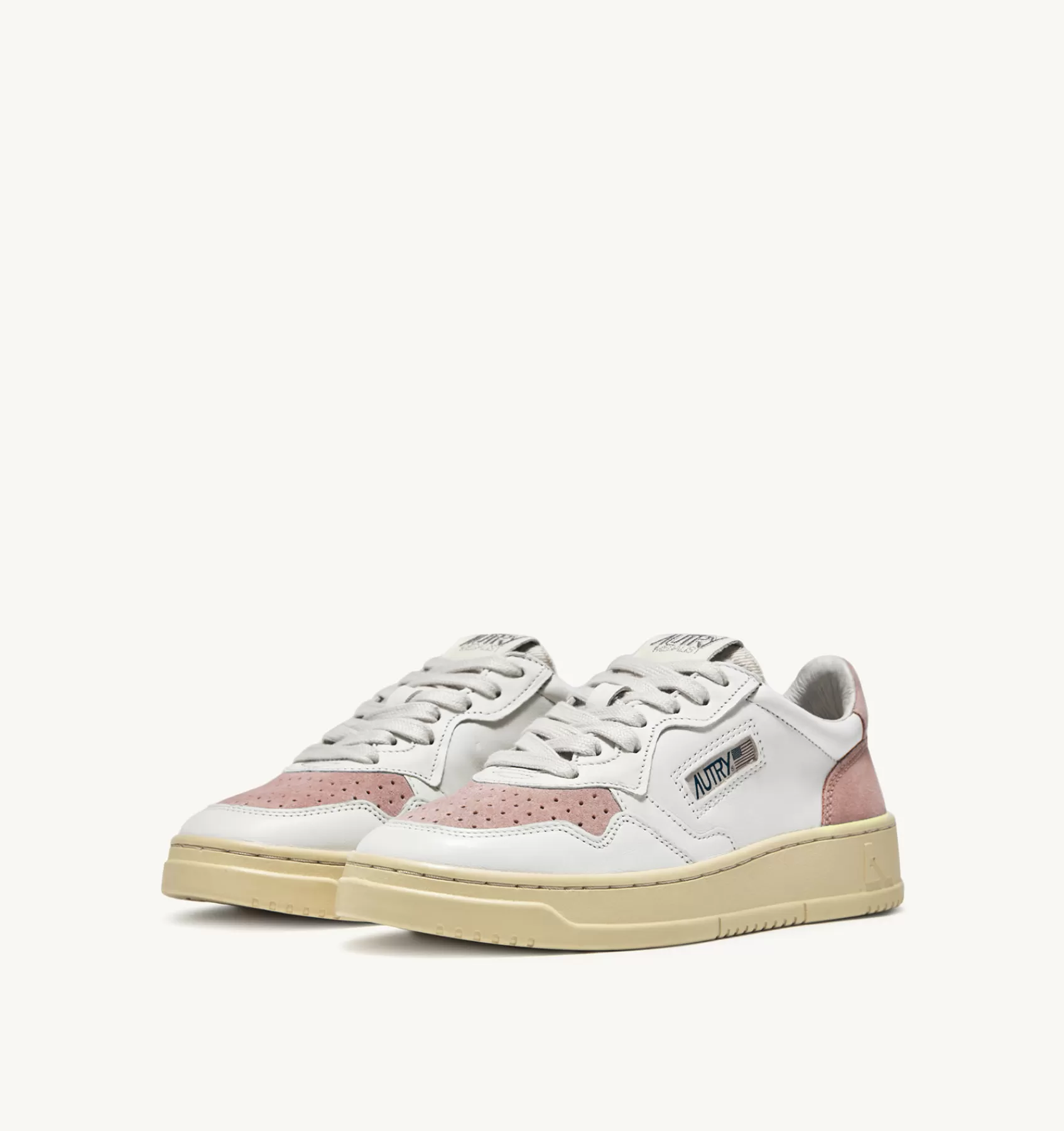 Frauen AUTRY Sneakers Medalist Low Aus Wildleder Und Leder In Weiss Und Rosa