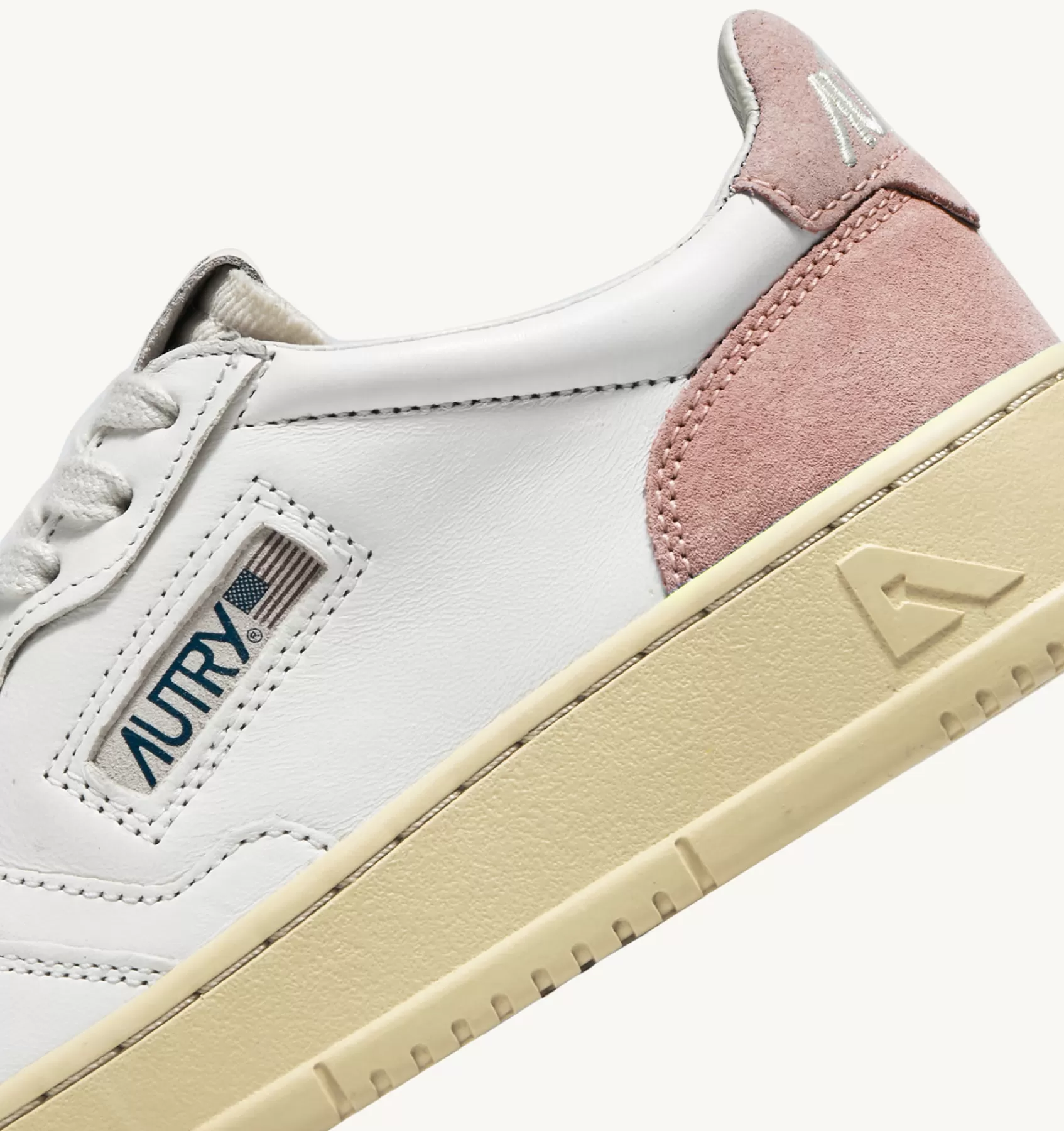 Frauen AUTRY Sneakers Medalist Low Aus Wildleder Und Leder In Weiss Und Rosa