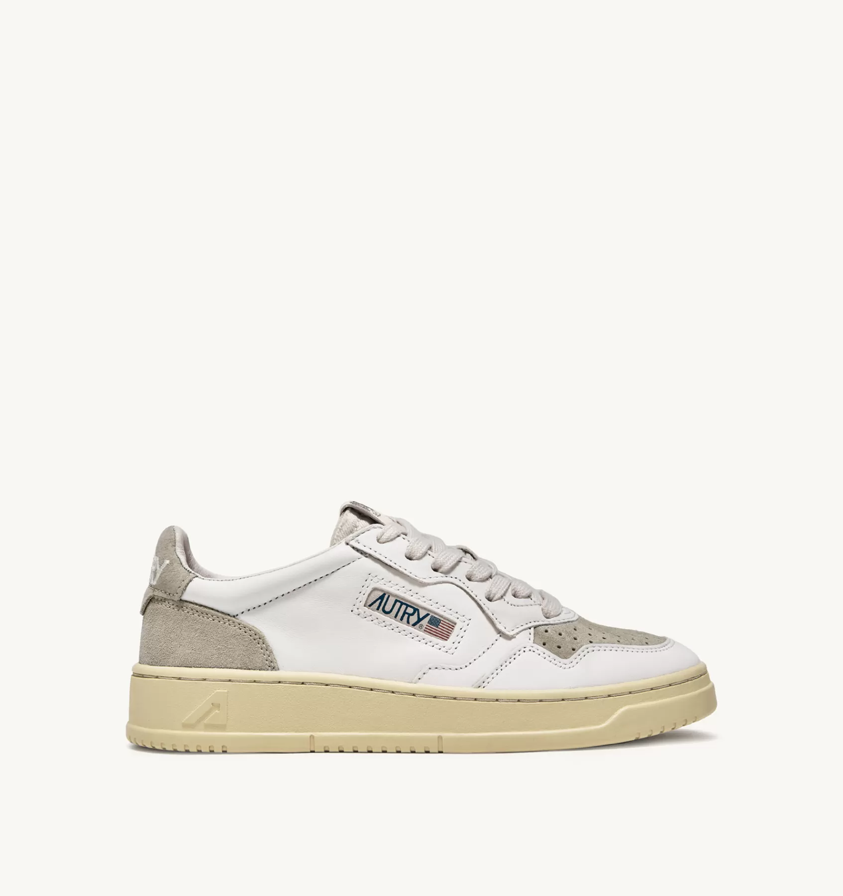 Frauen AUTRY Sneakers Medalist Low Aus Wildleder Und Leder In Weiss Und Sandfarbe