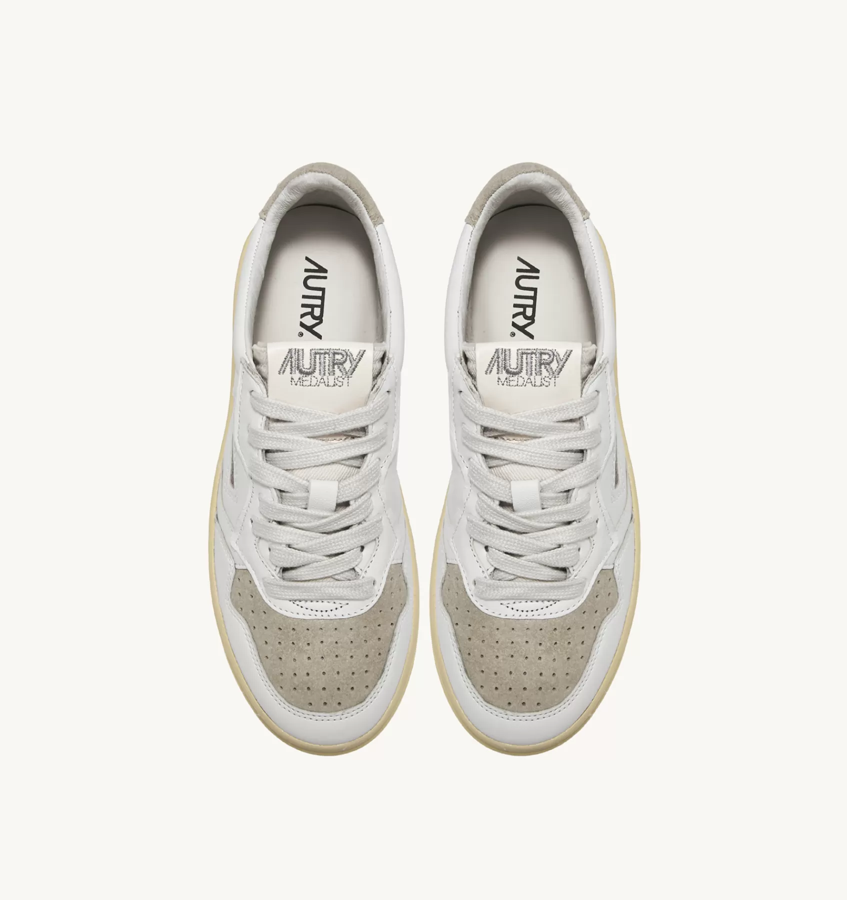 Frauen AUTRY Sneakers Medalist Low Aus Wildleder Und Leder In Weiss Und Sandfarbe