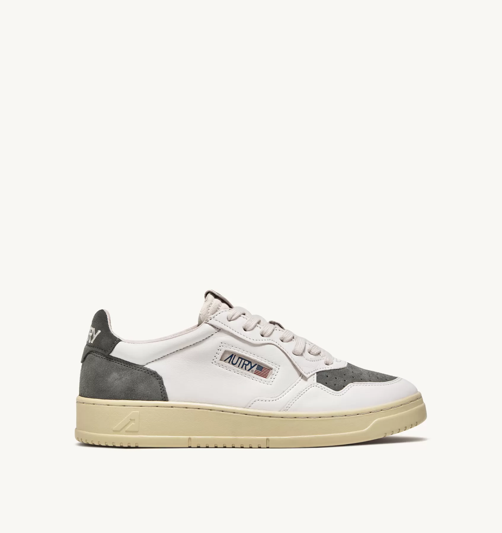 Frauen AUTRY Sneakers Medalist Low Aus Wildleder Und Leder In Weiss Und Tarnfarbe
