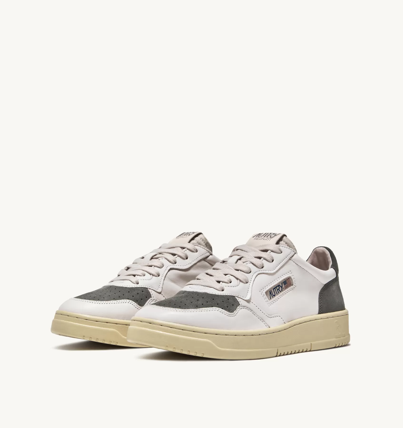 Frauen AUTRY Sneakers Medalist Low Aus Wildleder Und Leder In Weiss Und Tarnfarbe