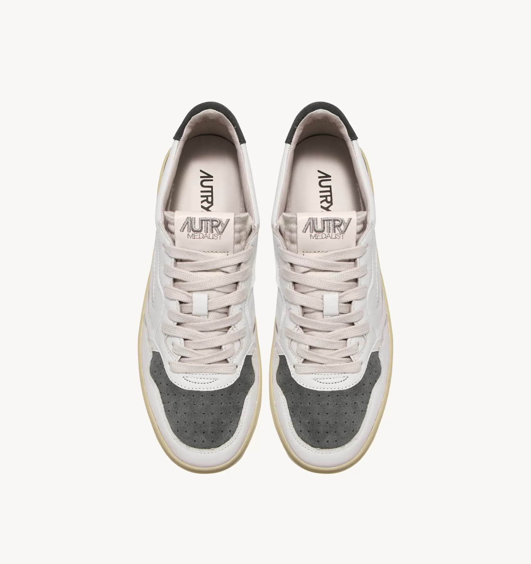 Frauen AUTRY Sneakers Medalist Low Aus Wildleder Und Leder In Weiss Und Tarnfarbe