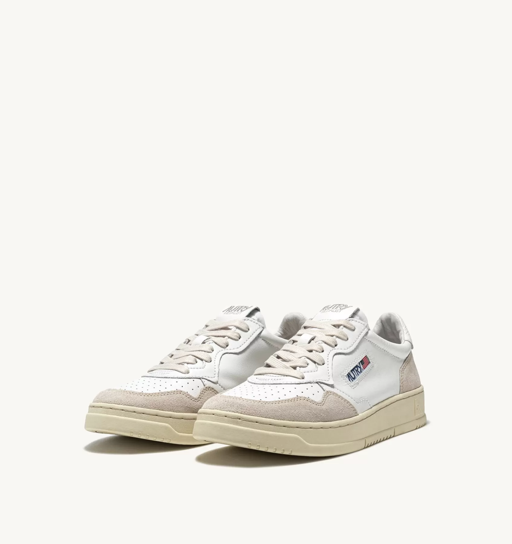 Frauen AUTRY Sneakers Medalist Low Aus Wildleder Und Weissem Leder
