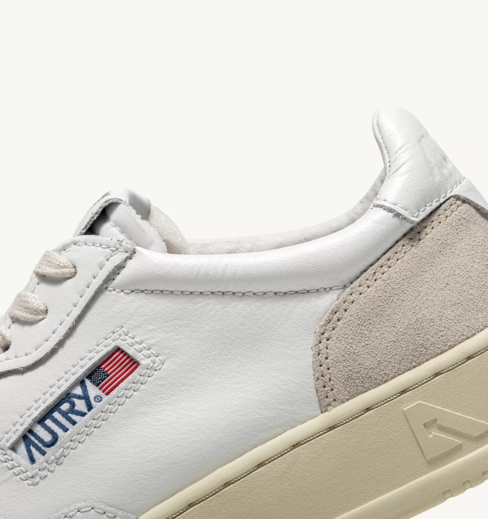 Frauen AUTRY Sneakers Medalist Low Aus Wildleder Und Weissem Leder