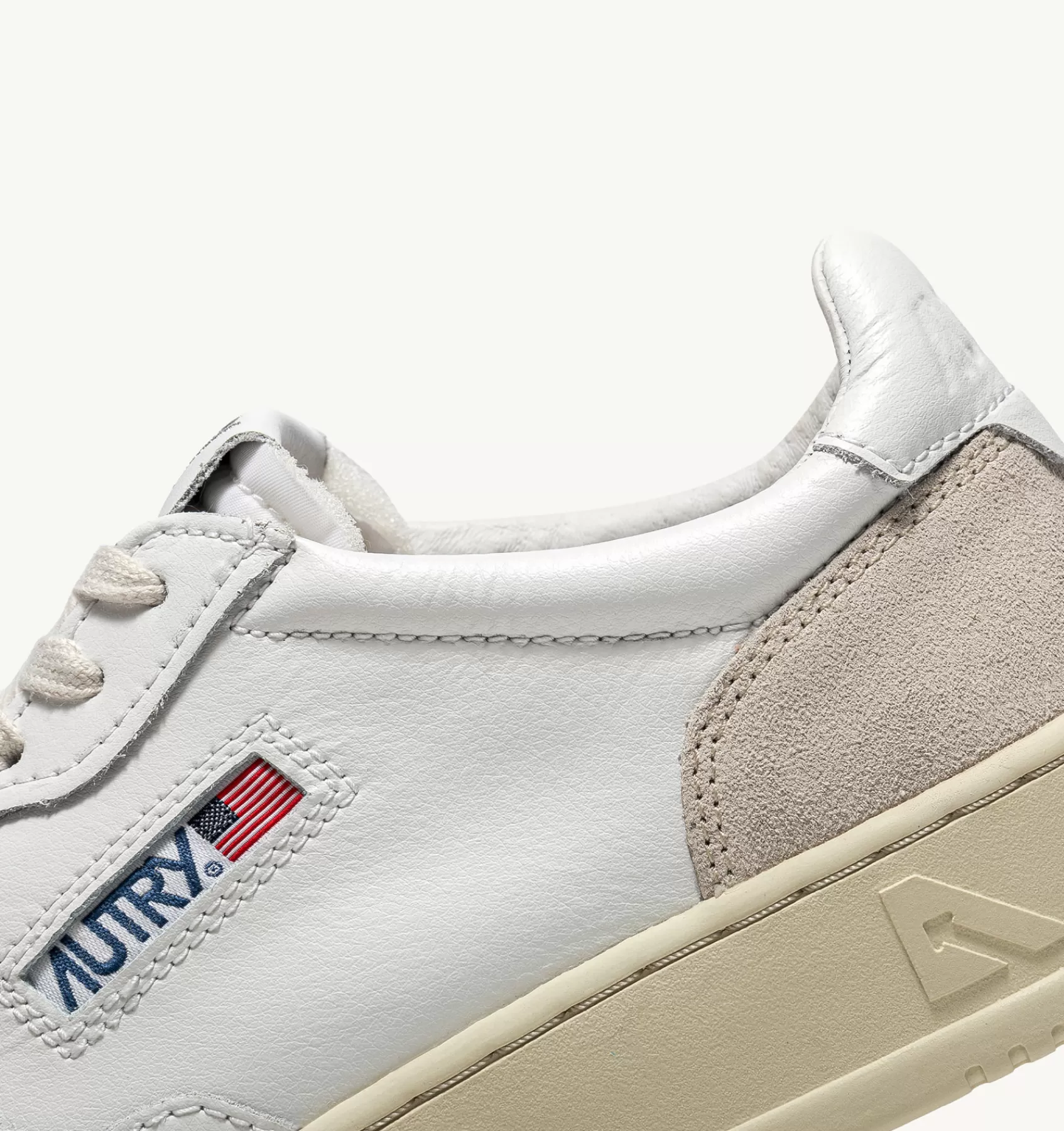 Männer AUTRY Sneakers Medalist Low Aus Wildleder Und Weissem Leder