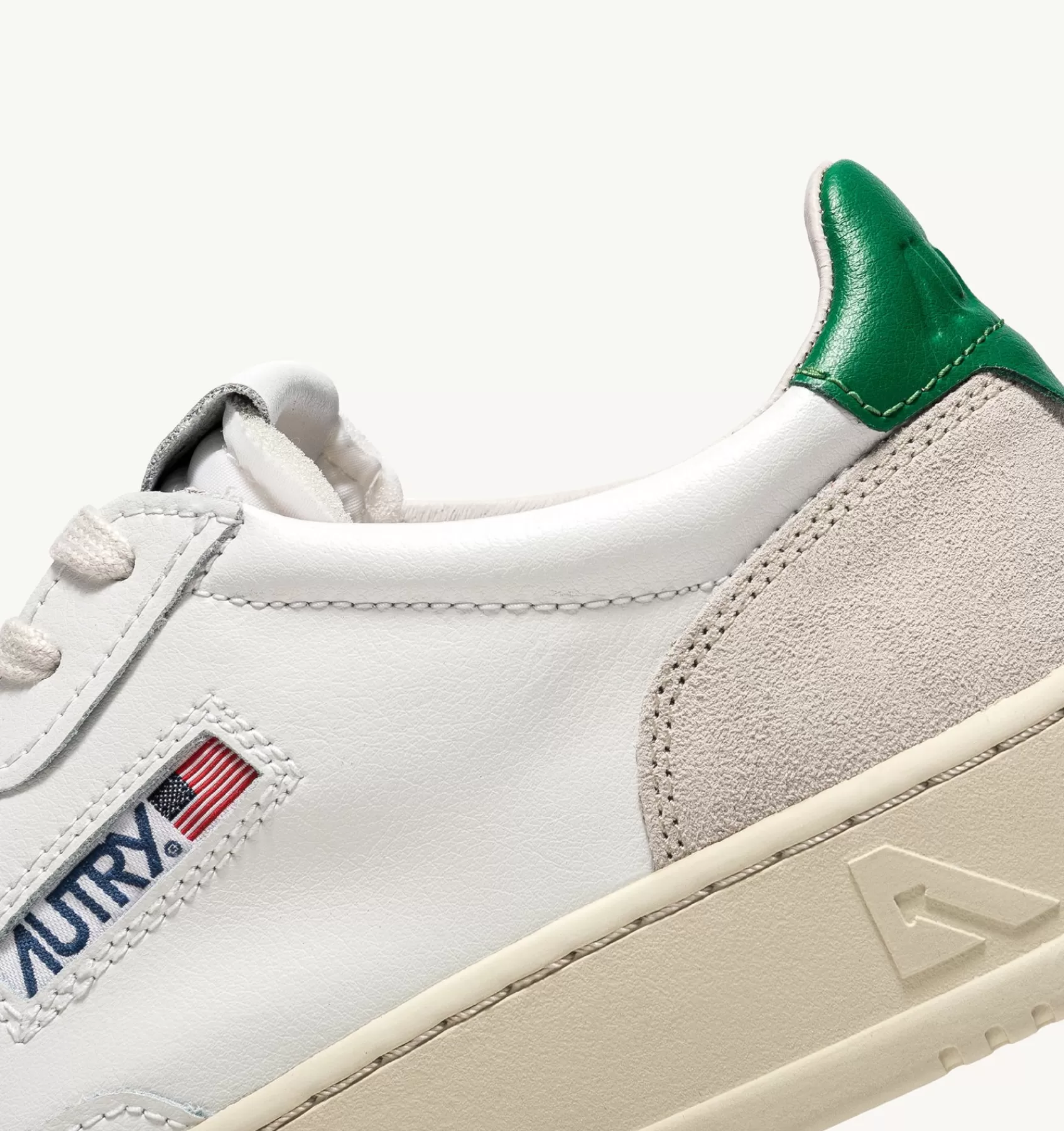 Männer AUTRY Sneakers Medalist Low Aus Wildleder Und Weissem Leder Mit Amazonasgrun