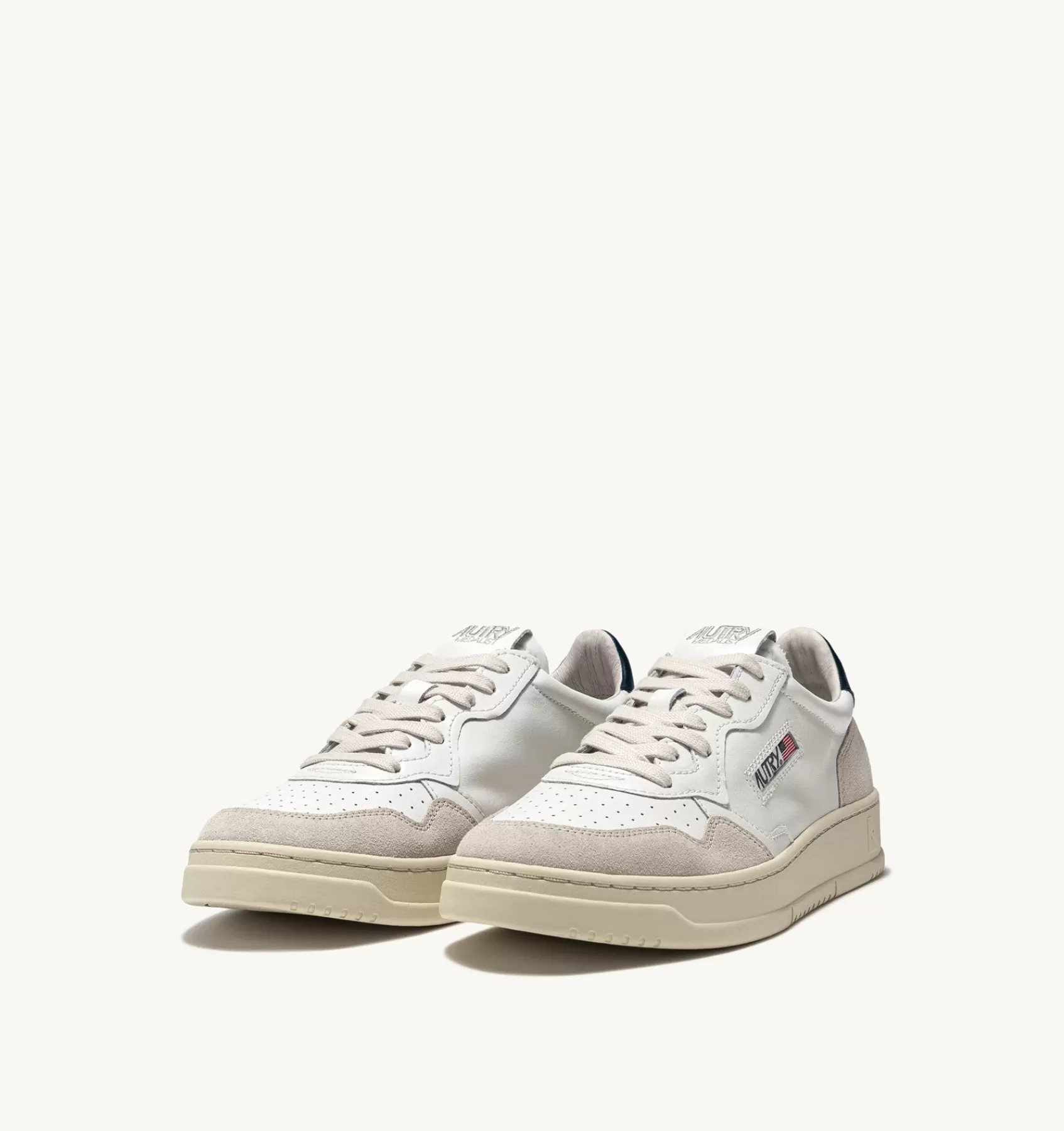 Frauen AUTRY Sneakers Medalist Low Aus Wildleder Und Weissem Leder Mit Blau