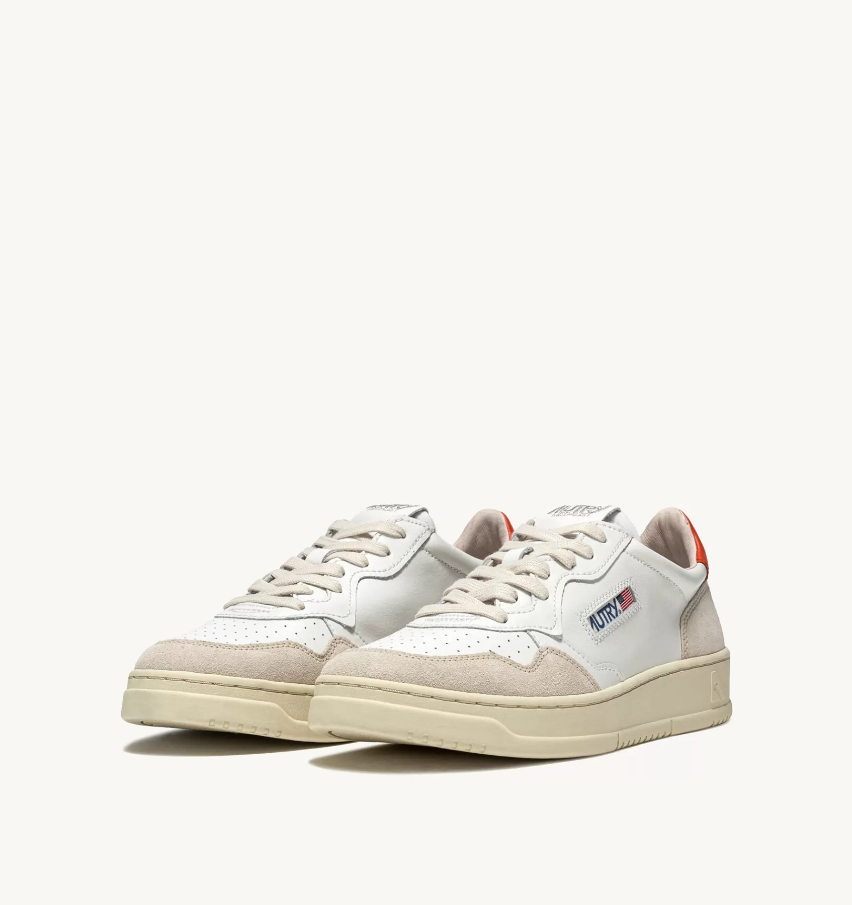 Frauen AUTRY Sneakers Medalist Low Aus Wildleder Und Weissem Leder Mit Orange
