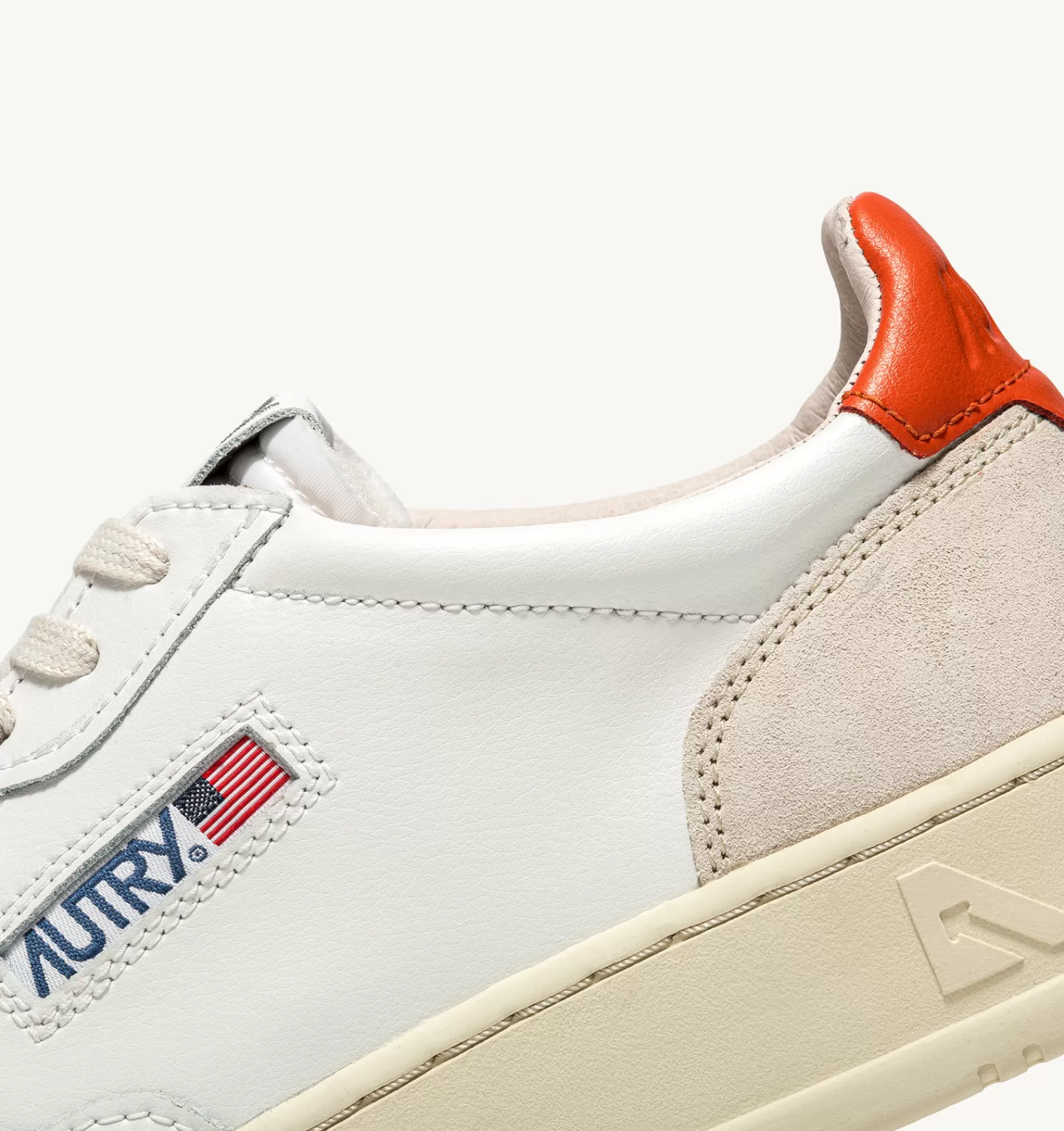 Frauen AUTRY Sneakers Medalist Low Aus Wildleder Und Weissem Leder Mit Orange